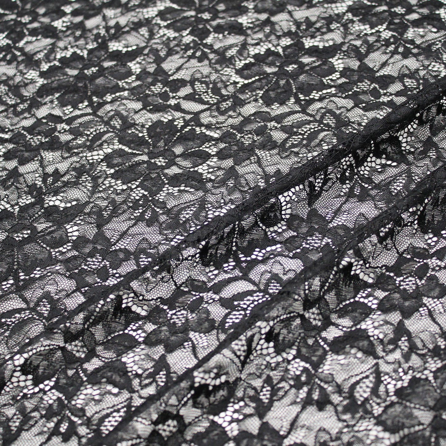 Elasticized Chantilly Lace with Flowers