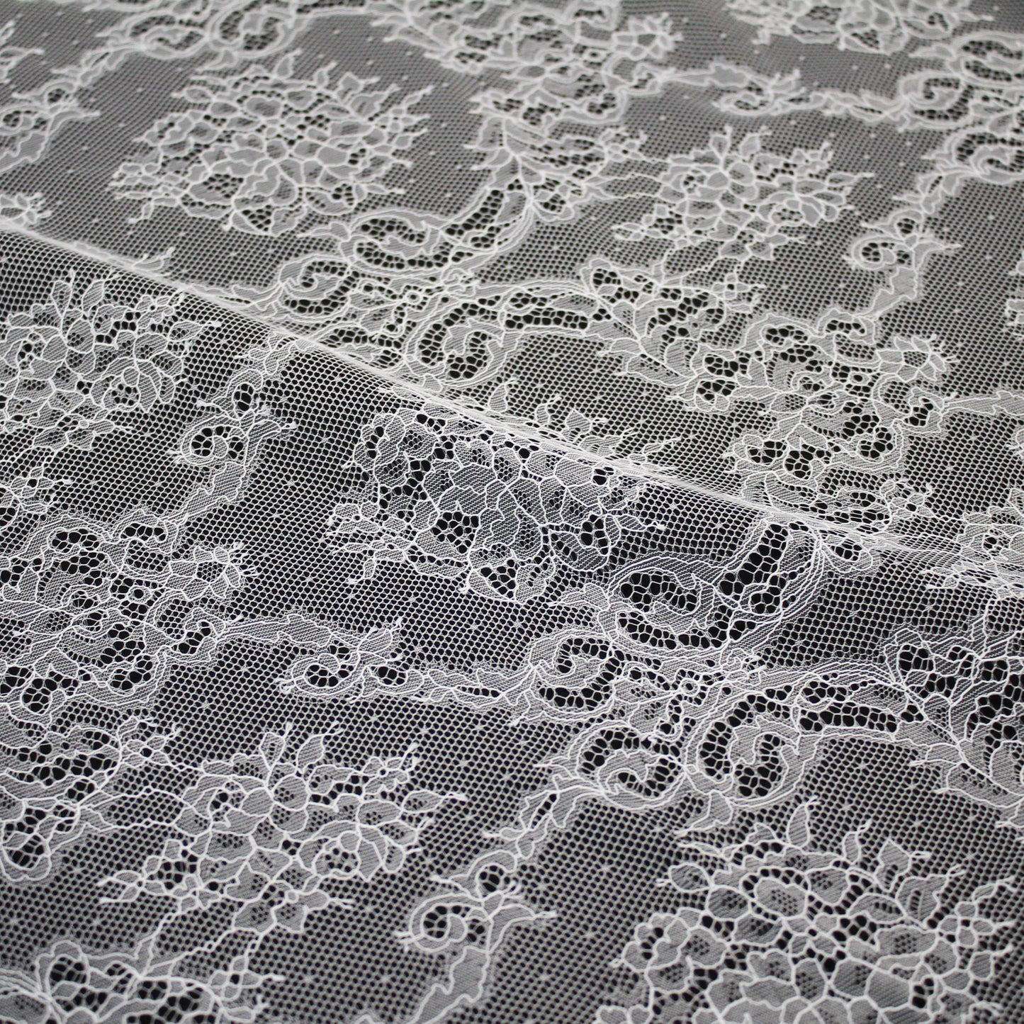 Pizzo Chantilly Ombré | Motivo Arabesco e Intrecci di Fiori | Senza Bordo | H 145-150 cm | FW4111