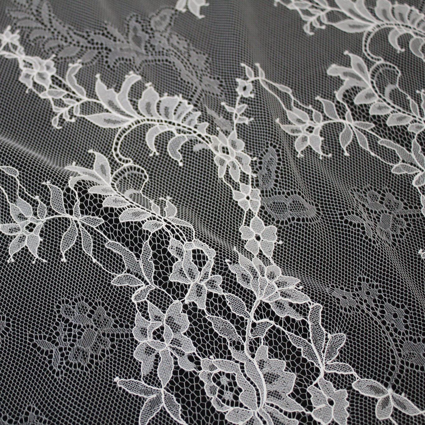 Pizzo Chantilly | Ramage di Fiori | Doppio Bordo Alto | H 150 cm | FW4266