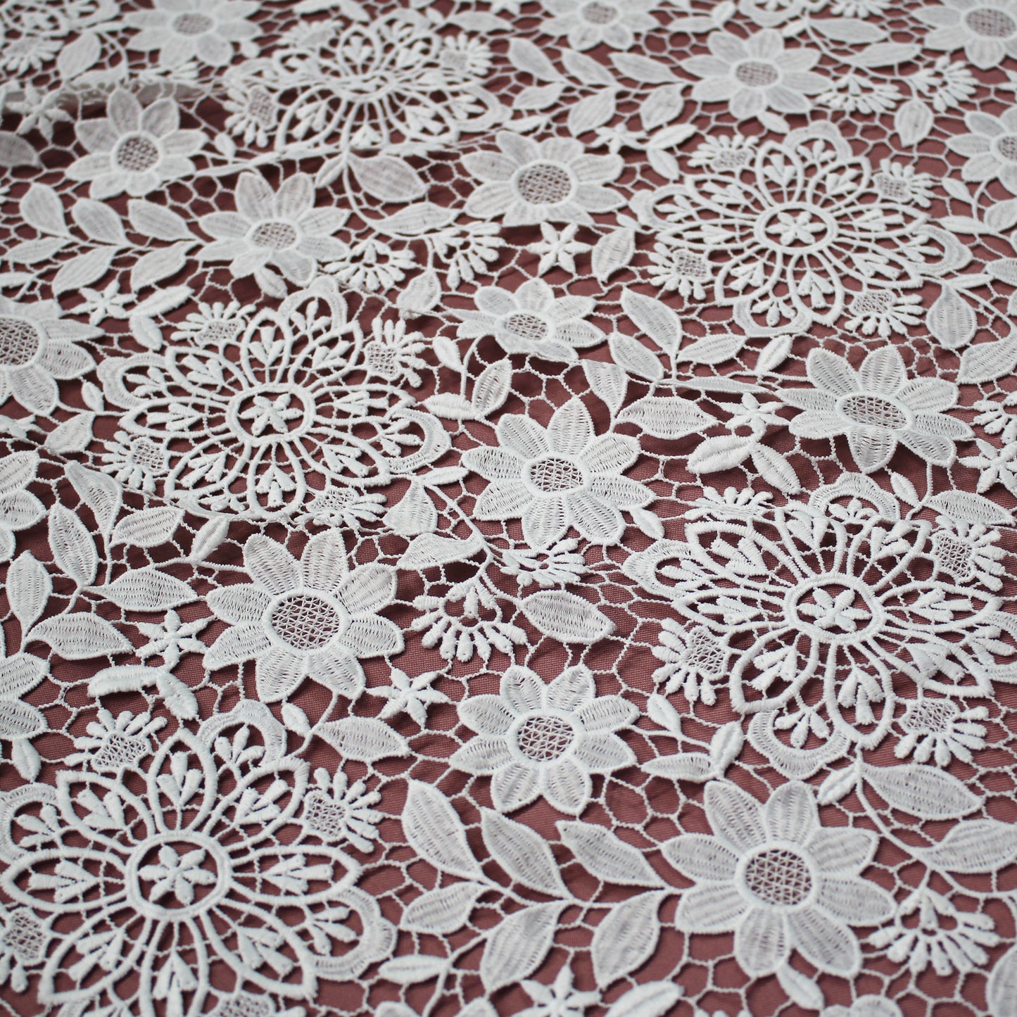 Macramé Lace with Multiform Flowers