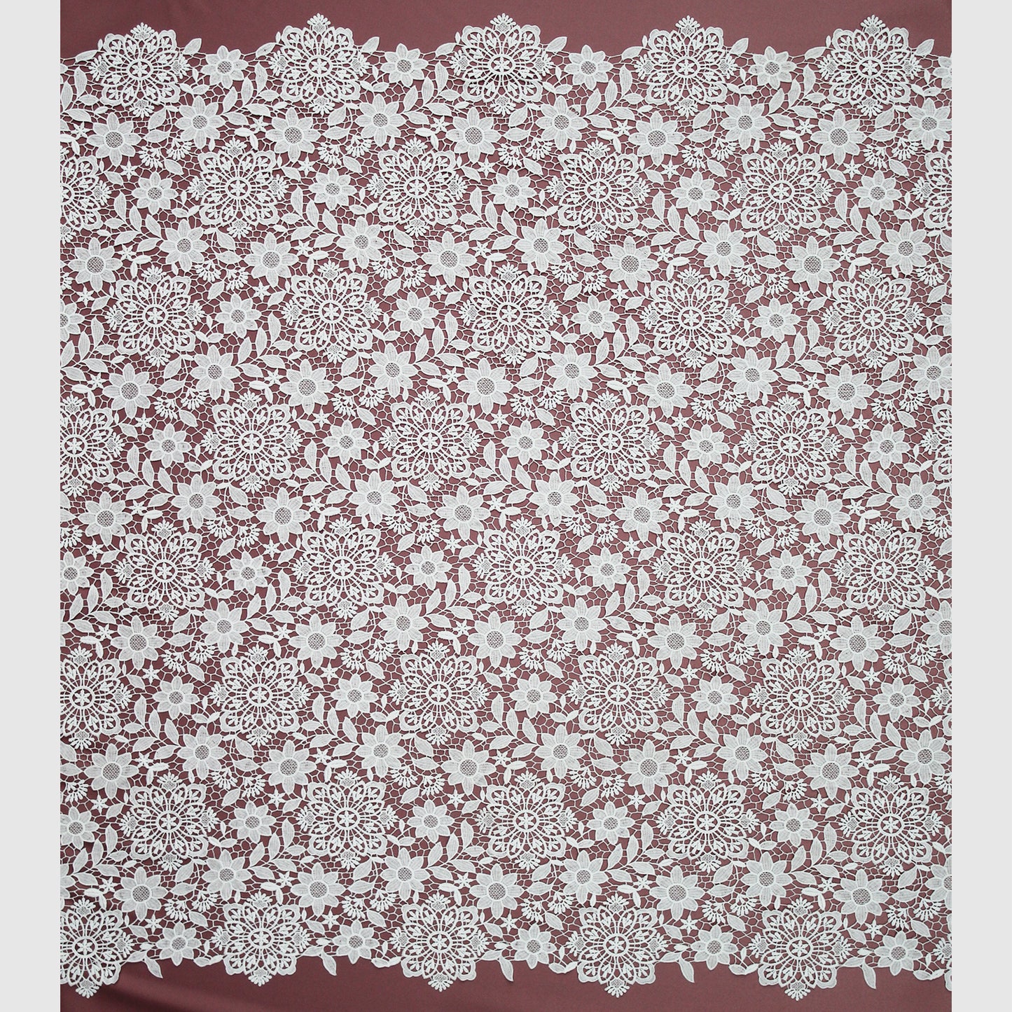 Macramé Lace with Multiform Flowers