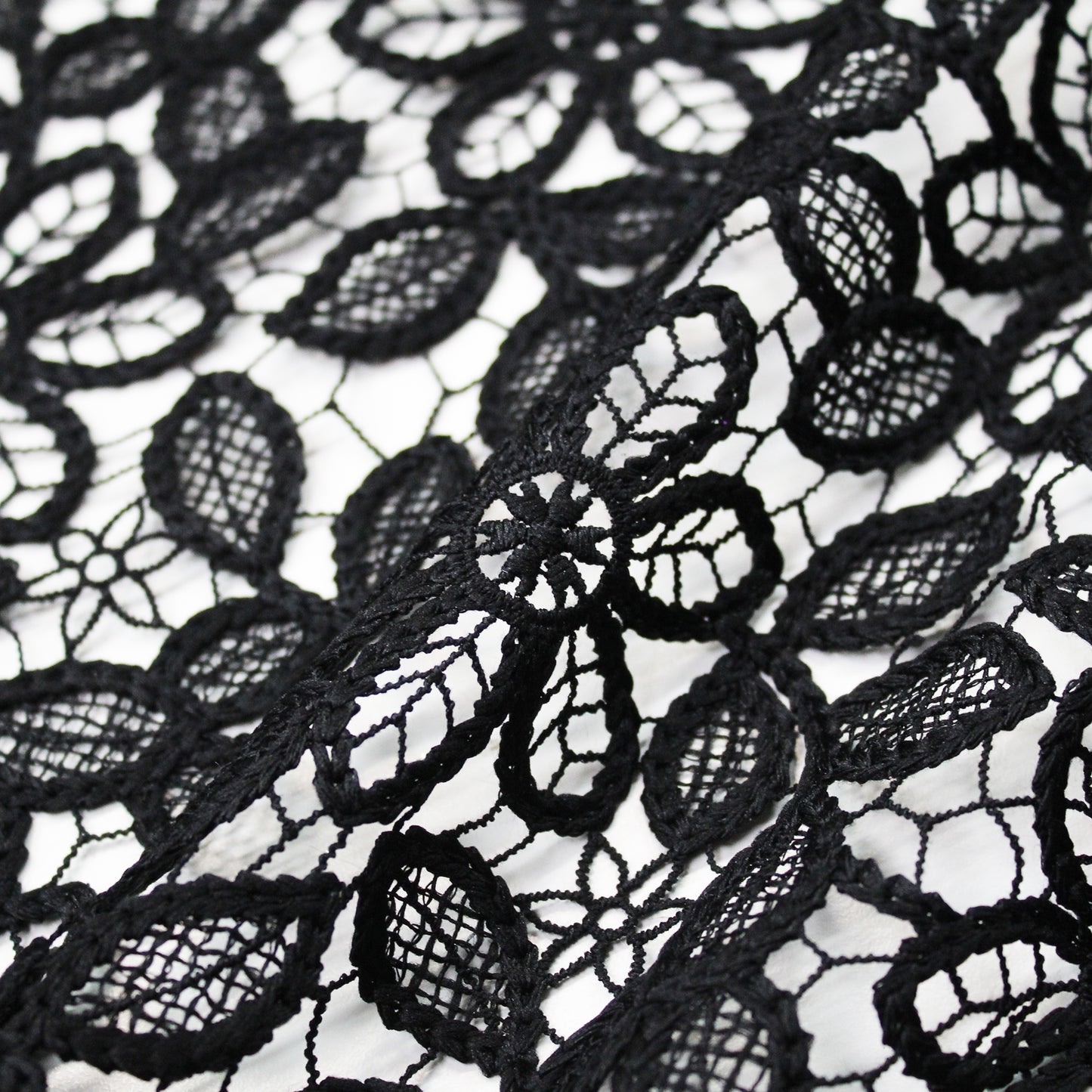 Macramé Lace with Flowers