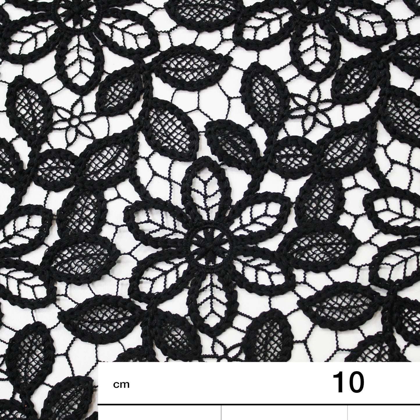 Macramé Lace with Flowers