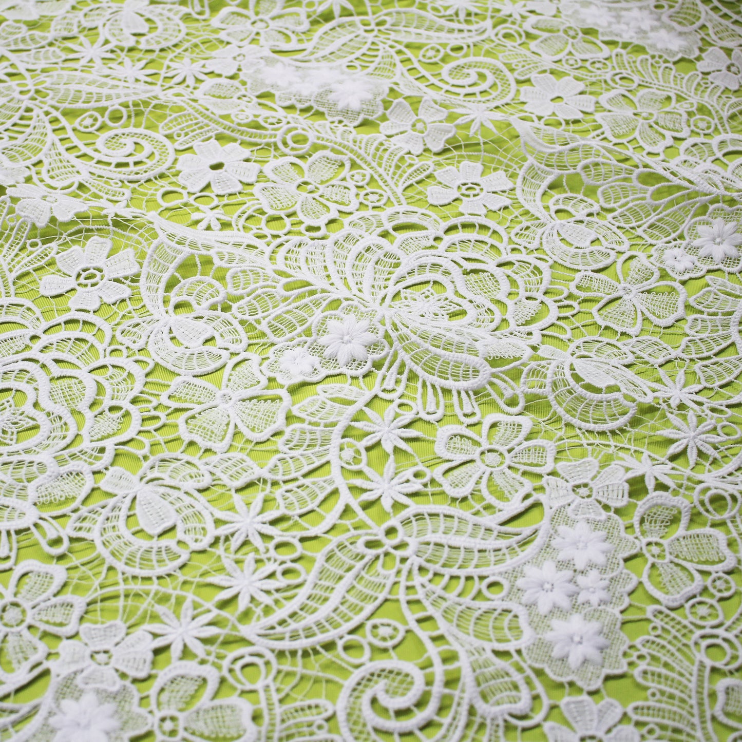 Macramé Lace with Floral Motif