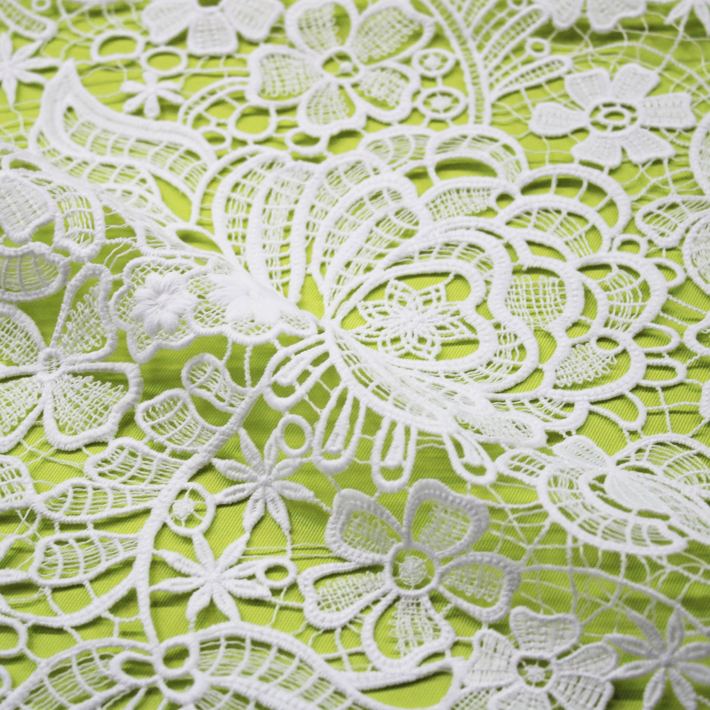Macramé Lace with Floral Motif