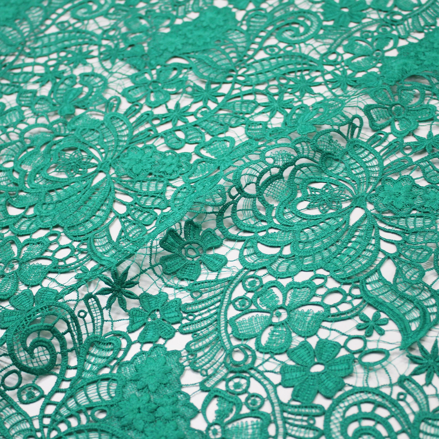 Macramé Lace with Floral Motif