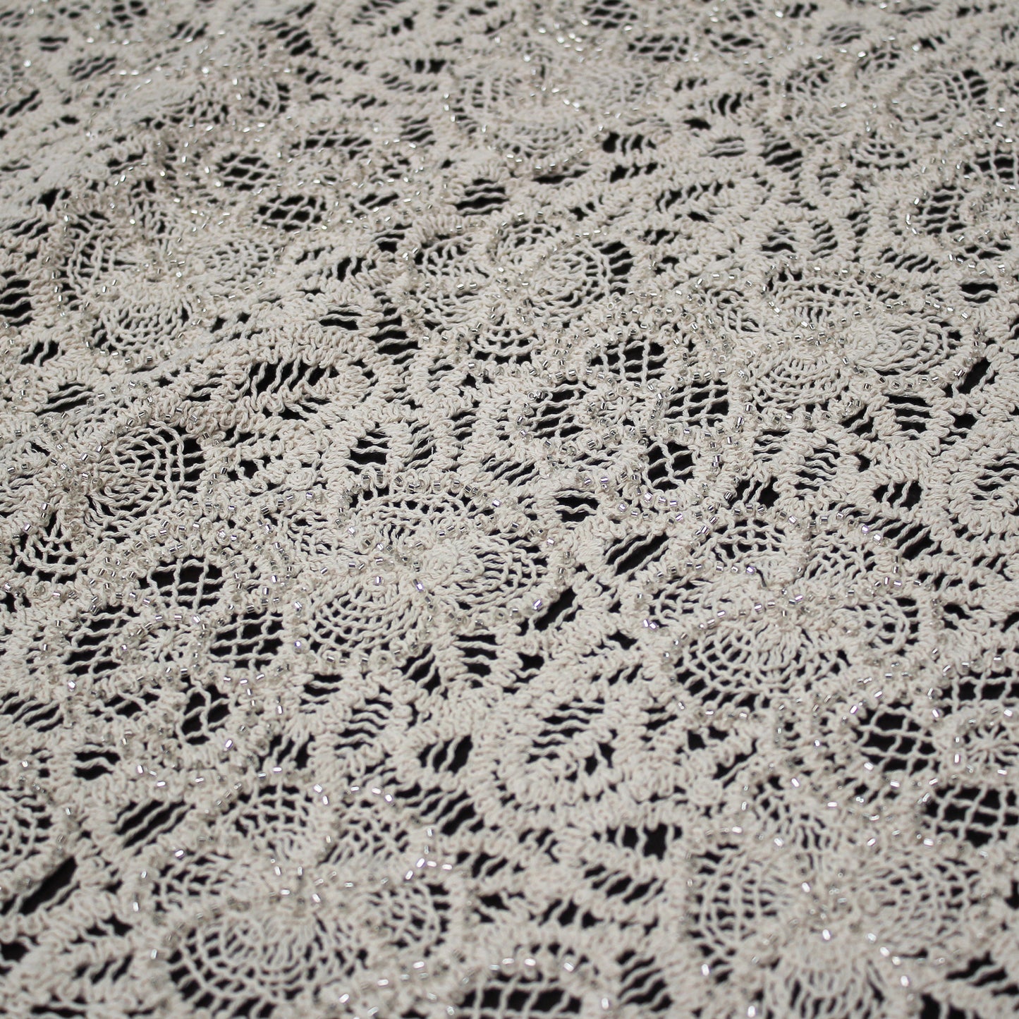 Macramé Lace with Flowers and Corals