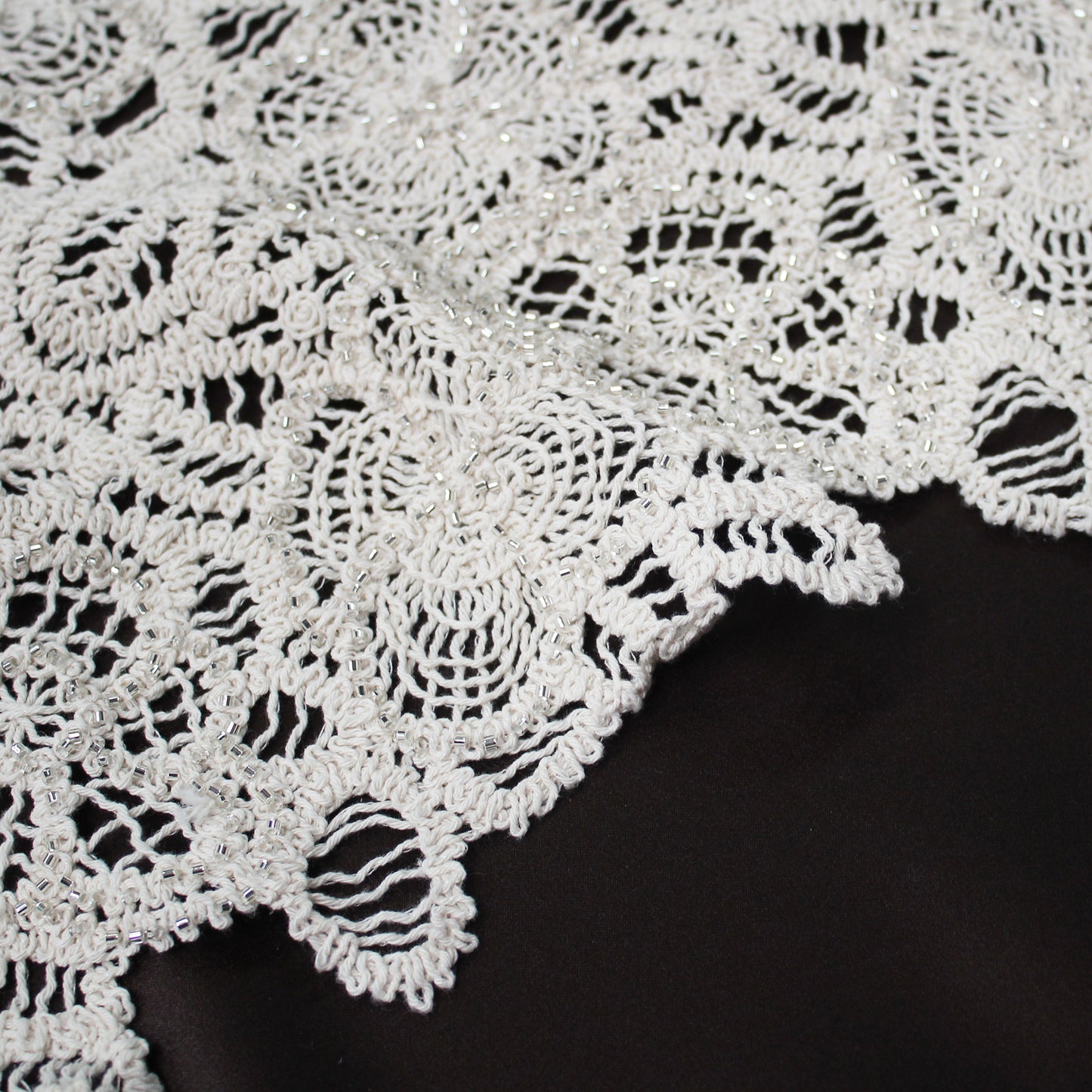 Macramé Lace with Flowers and Corals