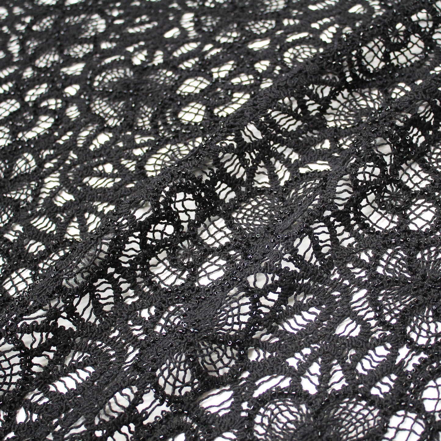 Macramé Lace with Flowers and Corals