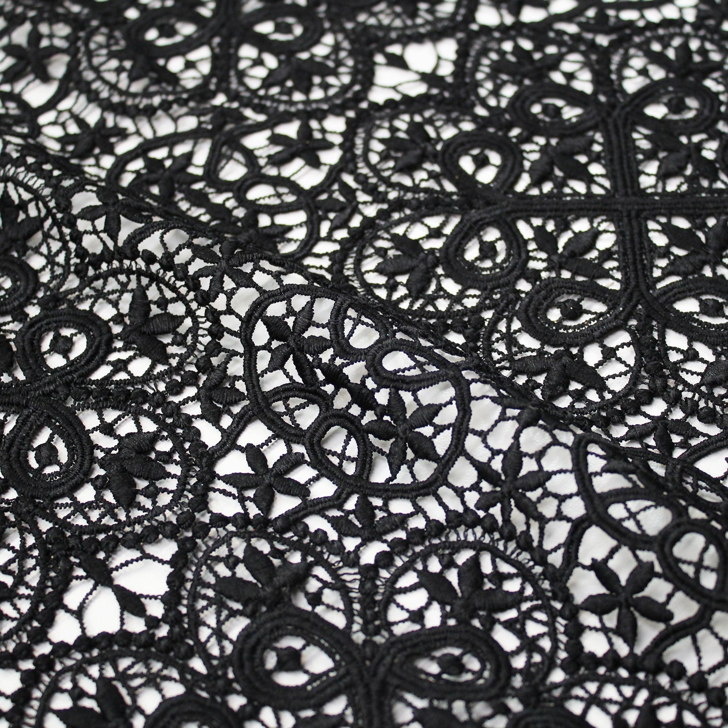 Macramé Lace with Rosette Motif