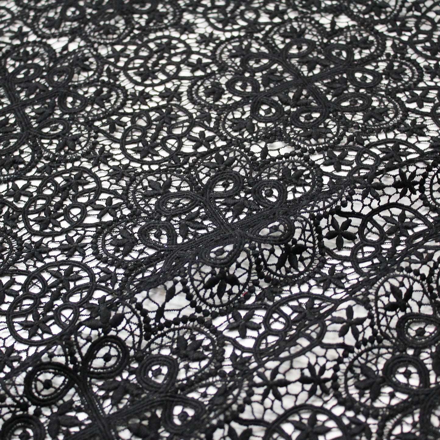 Macramé Lace with Rosette Motif