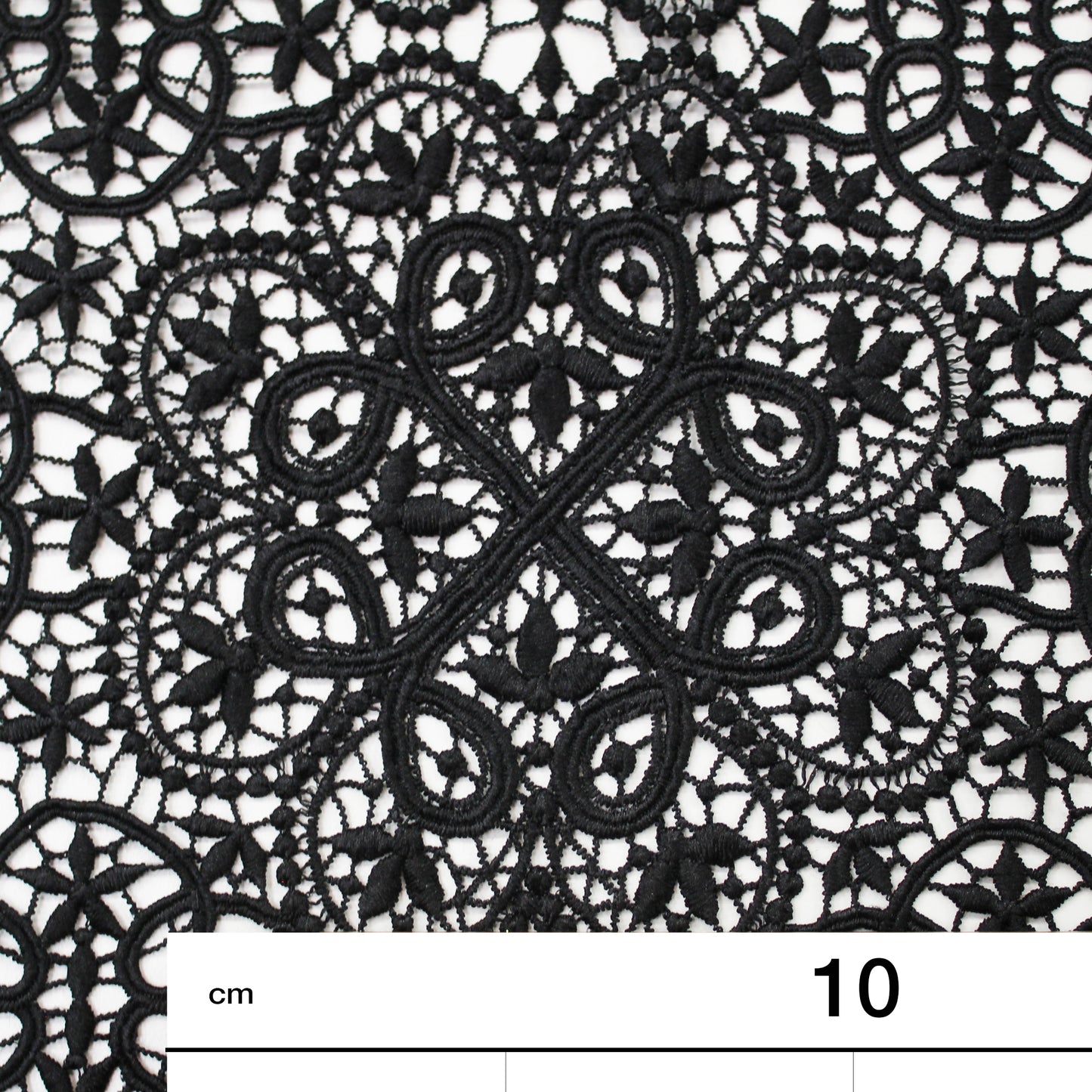Macramé Lace with Rosette Motif
