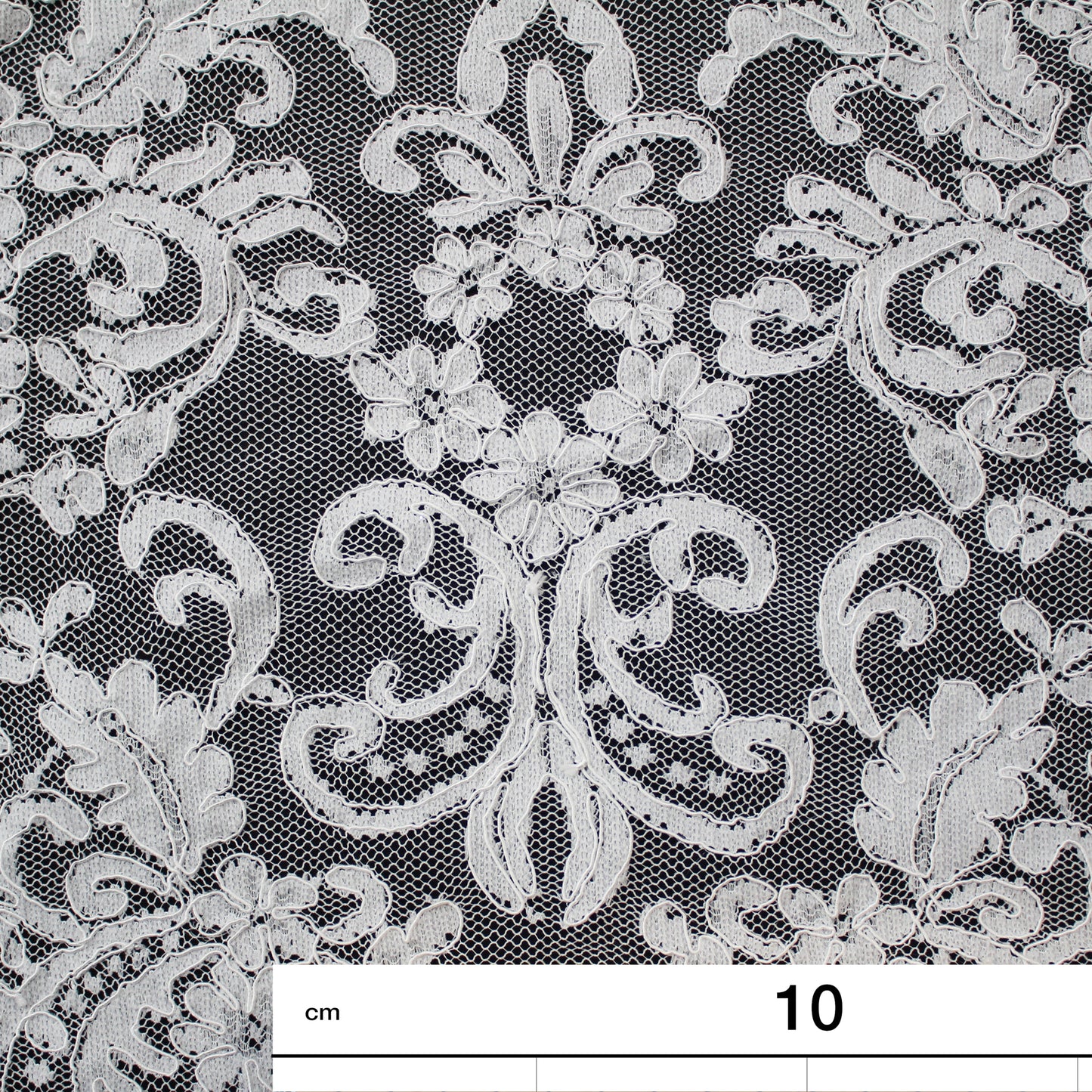 Re-embroidered Filet Lace | Arabesque Pattern | Double Scalloped Edge | H 140–145 cm | FSW4363