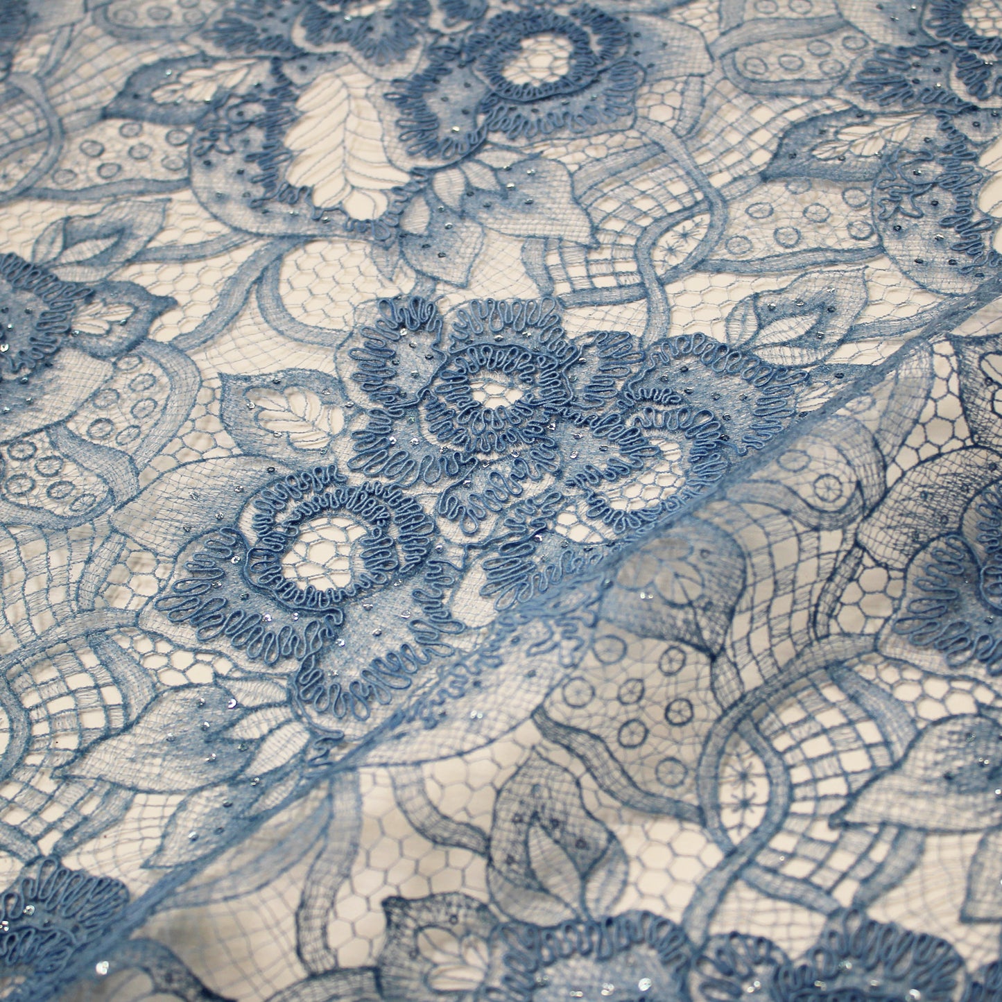 Pizzo Rebrodato con Fiori e Paillettes