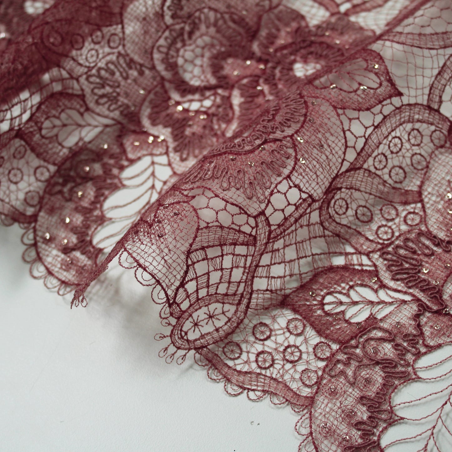 Pizzo Rebrodato con Fiori e Paillettes