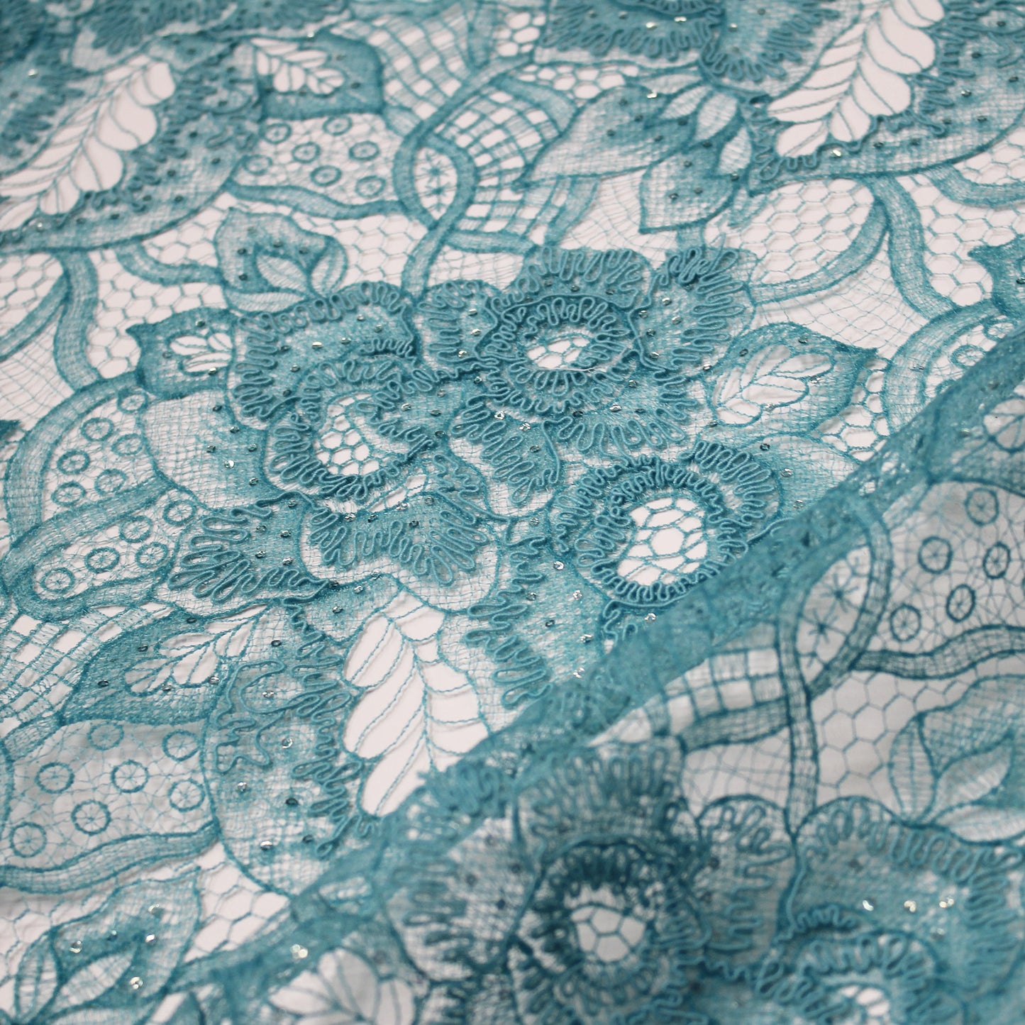 Pizzo Rebrodato con Fiori e Paillettes
