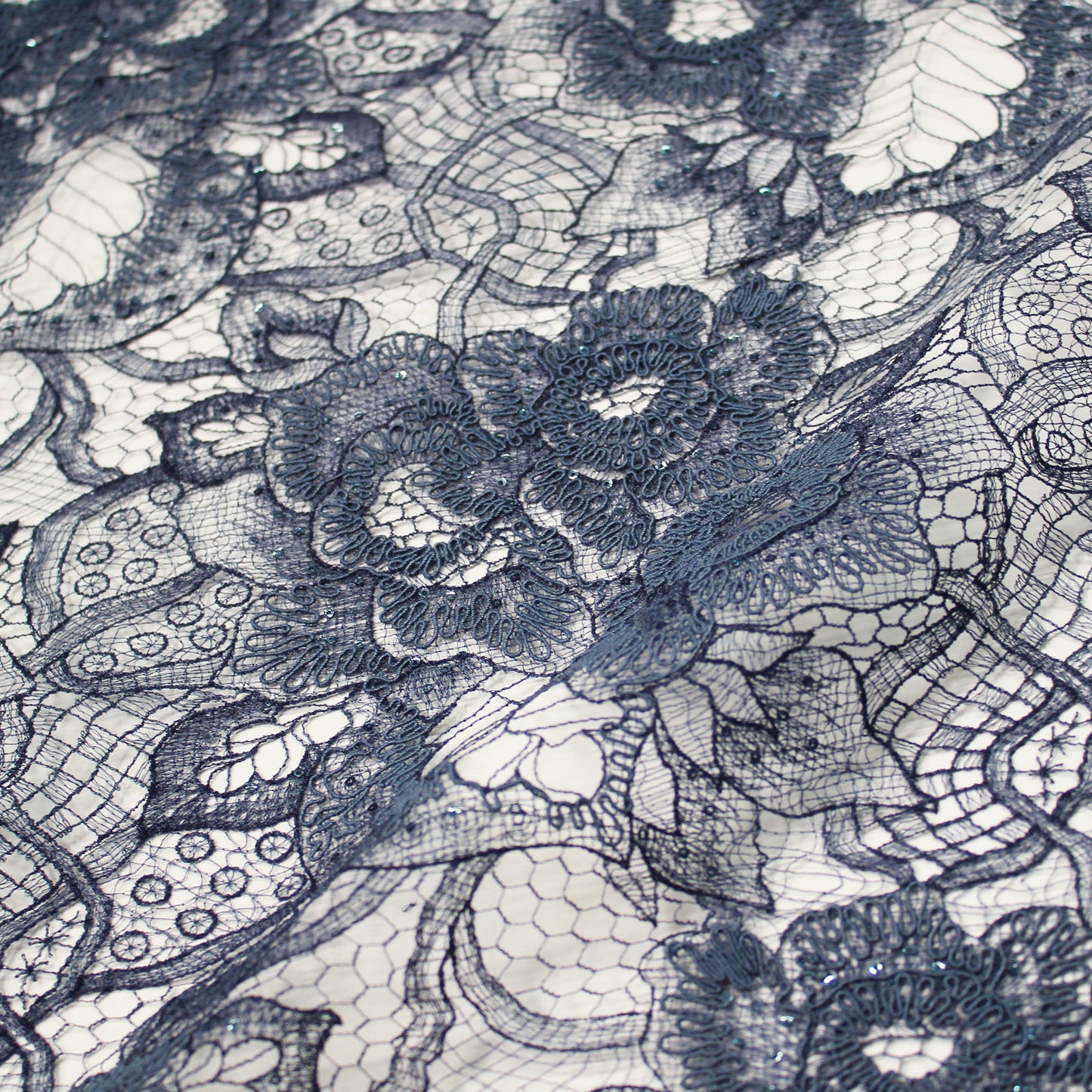 Pizzo Rebrodato con Fiori e Paillettes
