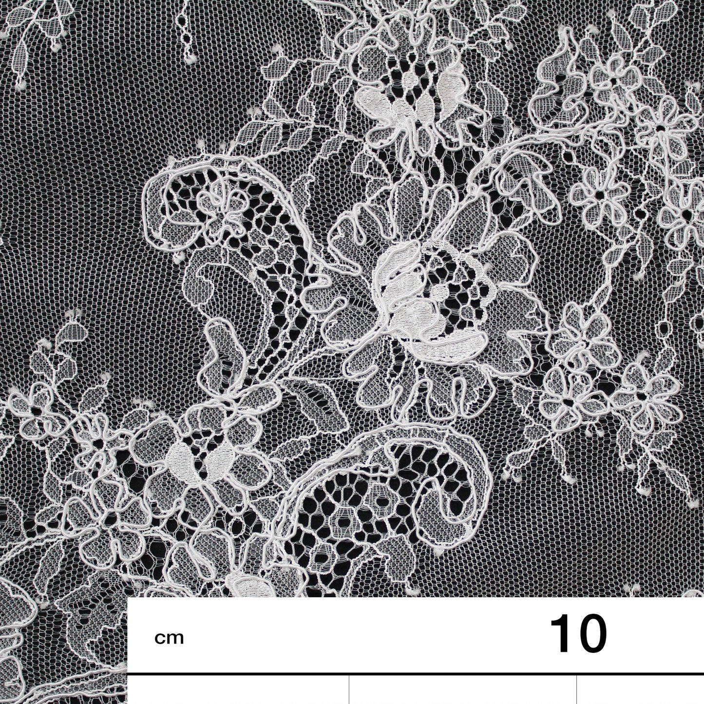 Re-embroidered Lace | Floral Bouquets | High Border with Flowers, Paisley and Scallop | H 154 cm | FSW1137