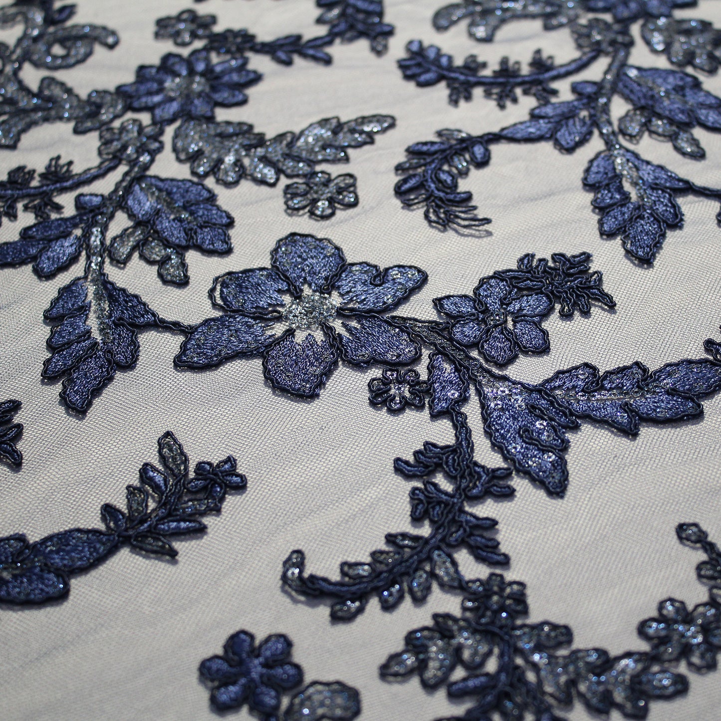 Tulle Rebrodè con fiori