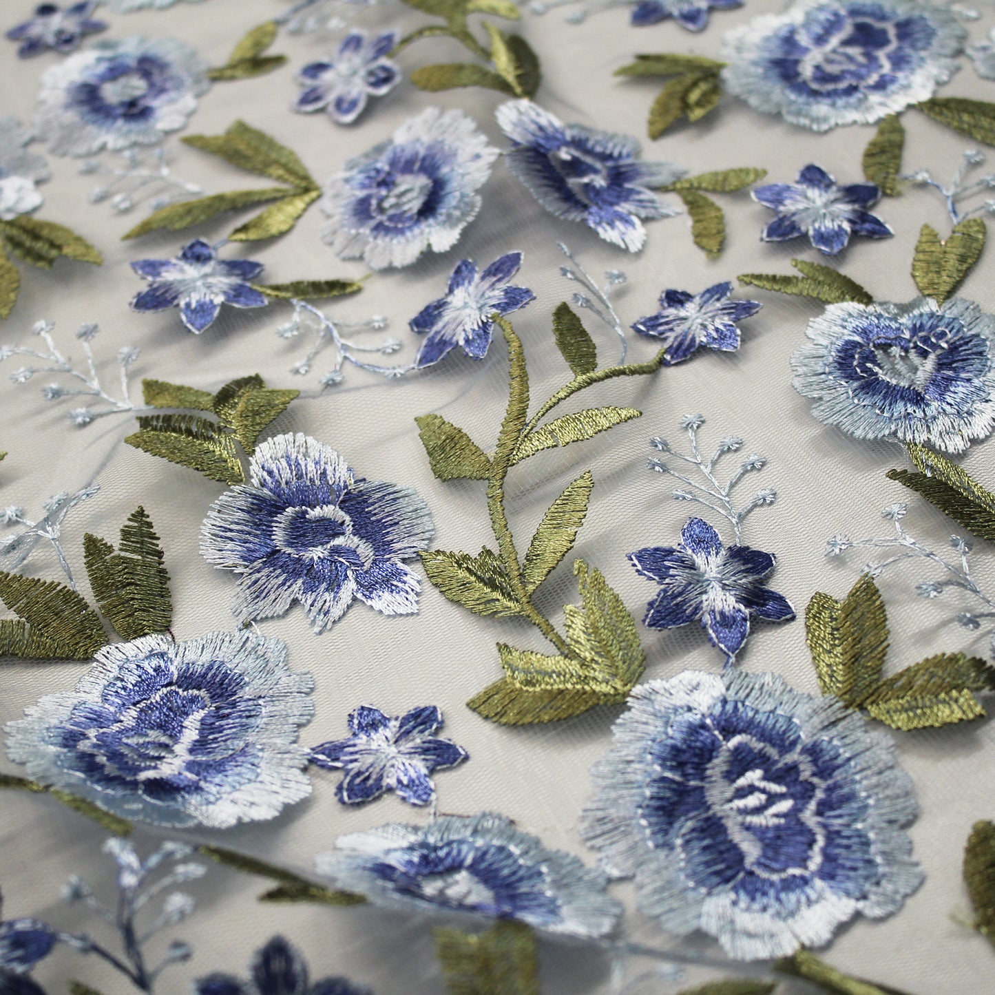 Tulle Ricamato Celeste con Fiori in Lurex