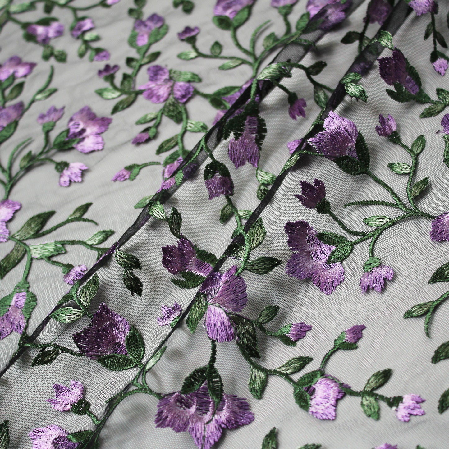 Tulle Ricamato con Fiori in Lurex Lavanda