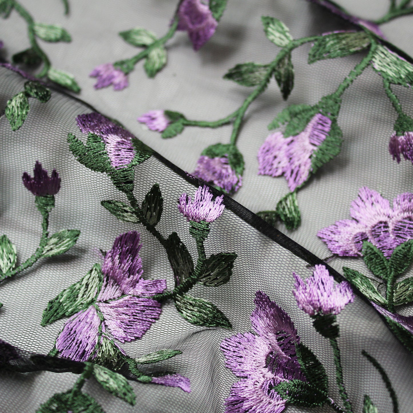 Tulle Ricamato con Fiori in Lurex Lavanda