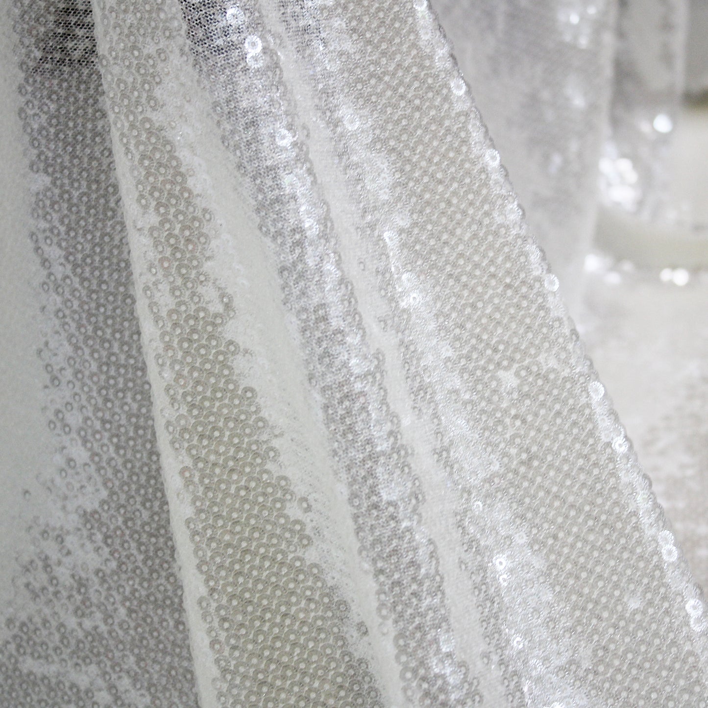 Tulle Ricamato con Paillettes a Campo Pieno Tono su Tono