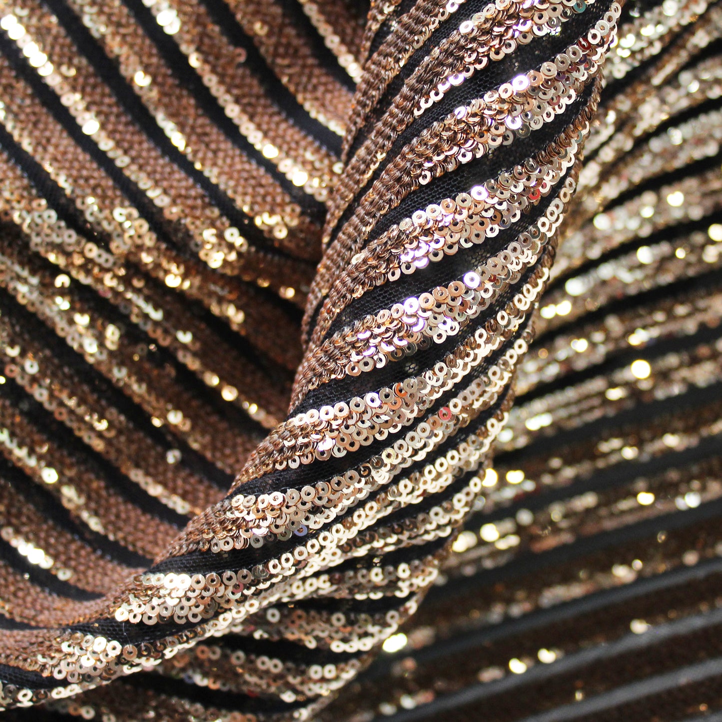 Tulle Ricamato con Paillettes a Fasce Orizzontali