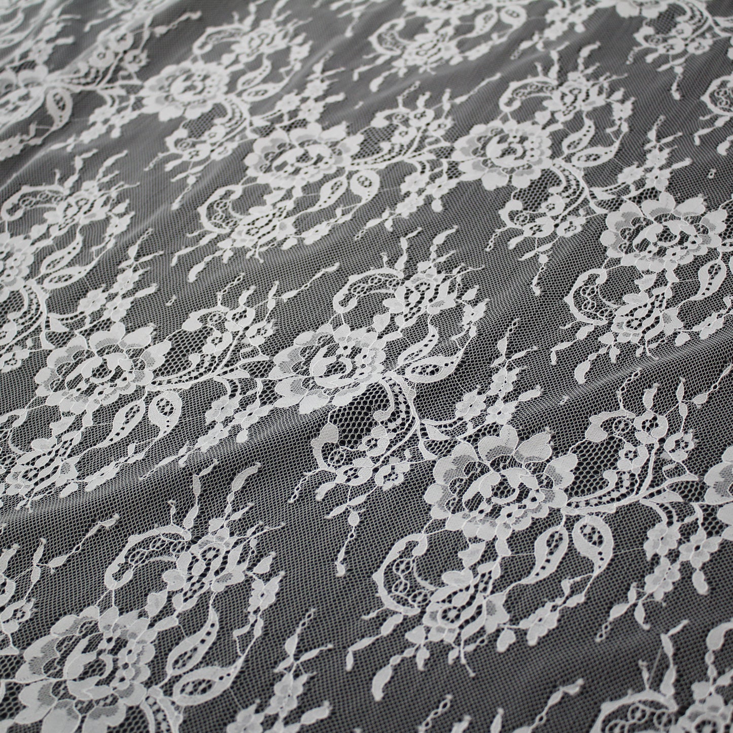 Pizzo Chantilly | Bande Orizzontali Zig Zag di Fiori | Doppio Bordo Basso | H 150 cm | FW4201