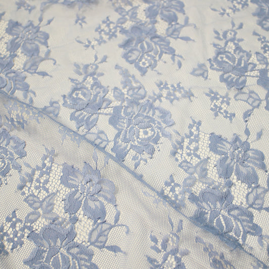Double-Edge Chantilly Lace with Flowers (available in 3m lengths)