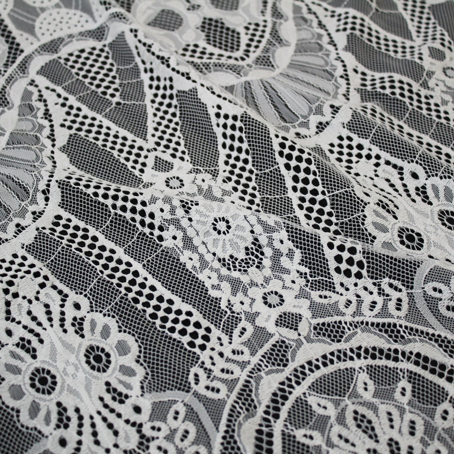 Pizzo Chantilly Filet | Motivo Arabesco, Fiori e Archi | Doppio Bordo | H 140 cm | FW3483