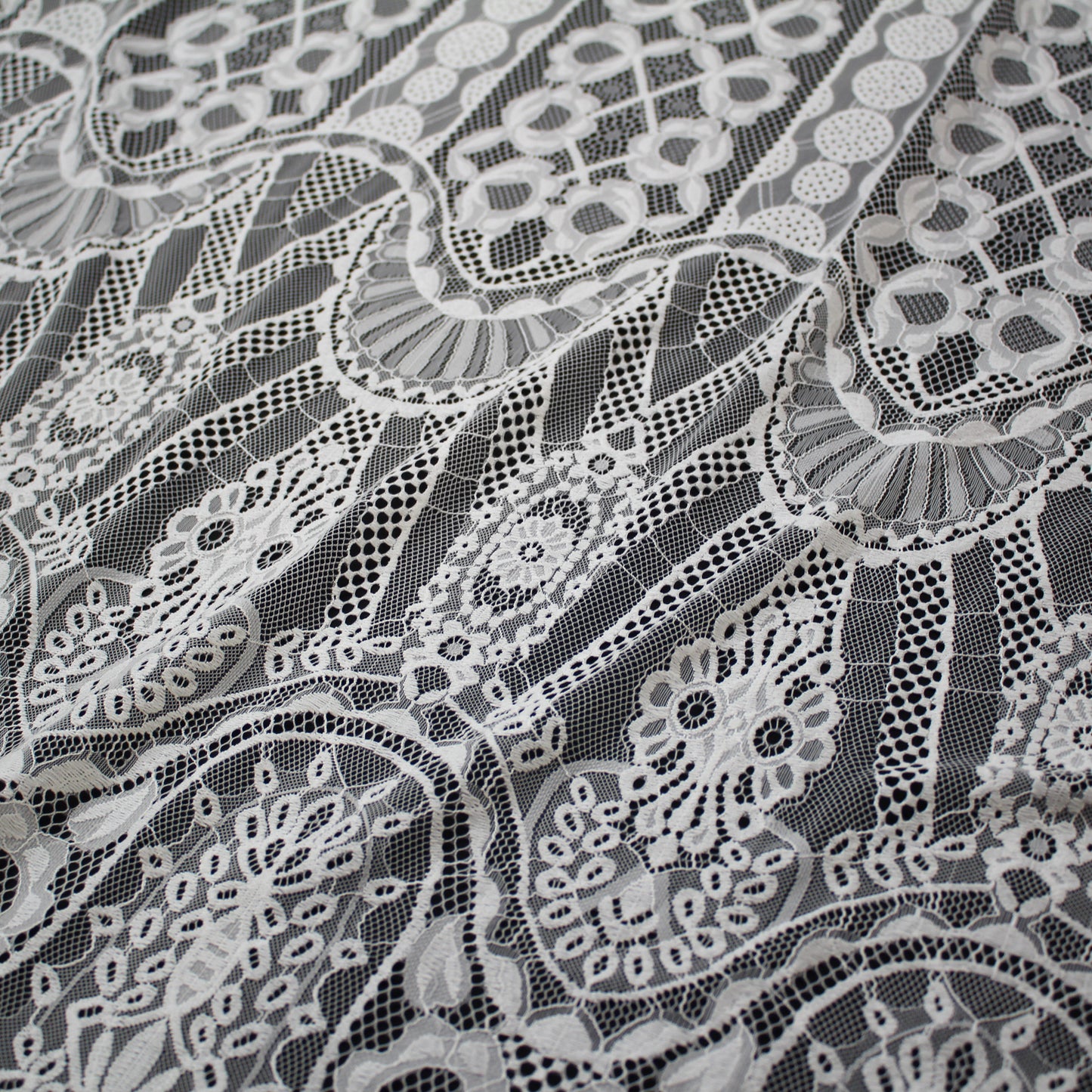 Pizzo Chantilly Filet | Motivo Arabesco, Fiori e Archi | Doppio Bordo | H 140 cm | FW3483