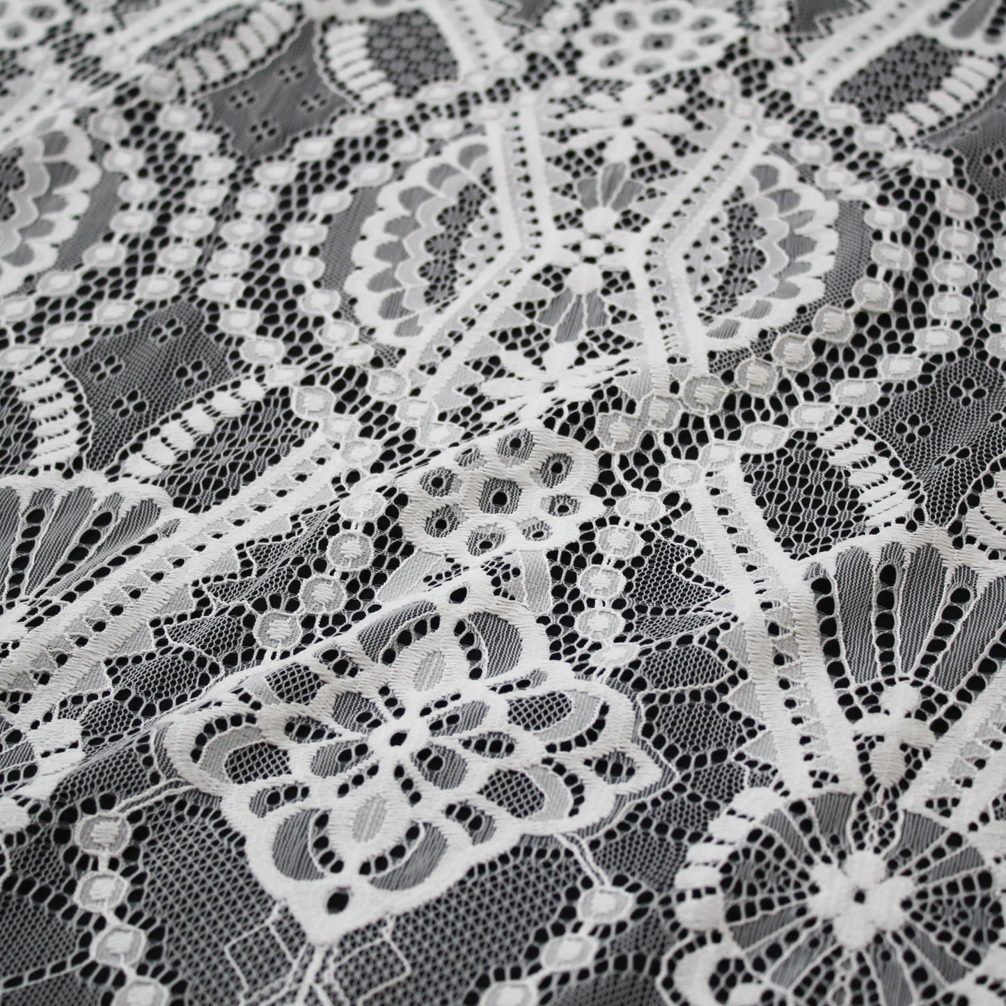 Pizzo Chantilly Filet | Motivo Arabesco Geometrico | Doppio Smerlo | H 140 cm | FW3487