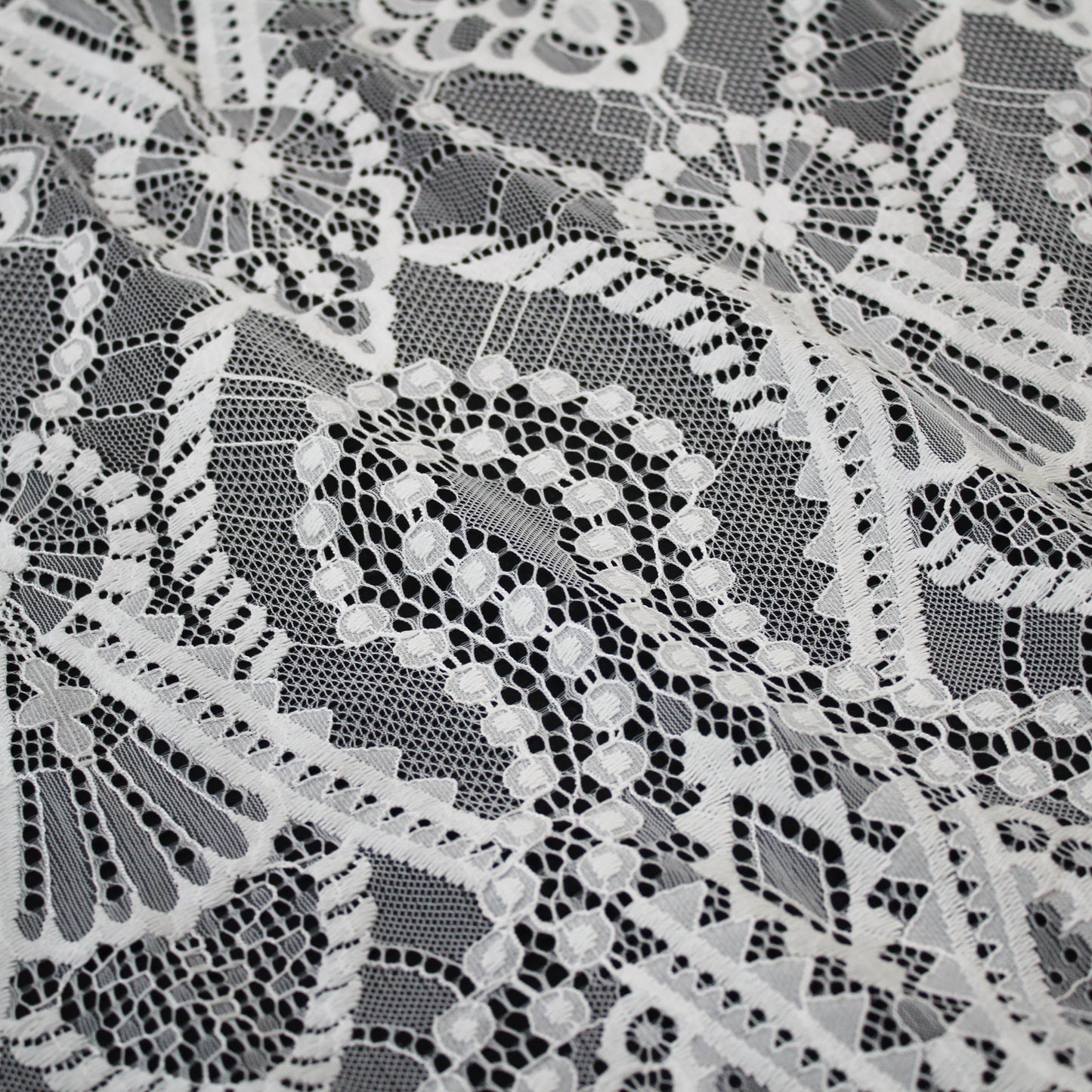 Pizzo Chantilly Filet | Motivo Arabesco Geometrico | Doppio Smerlo | H 140 cm | FW3487
