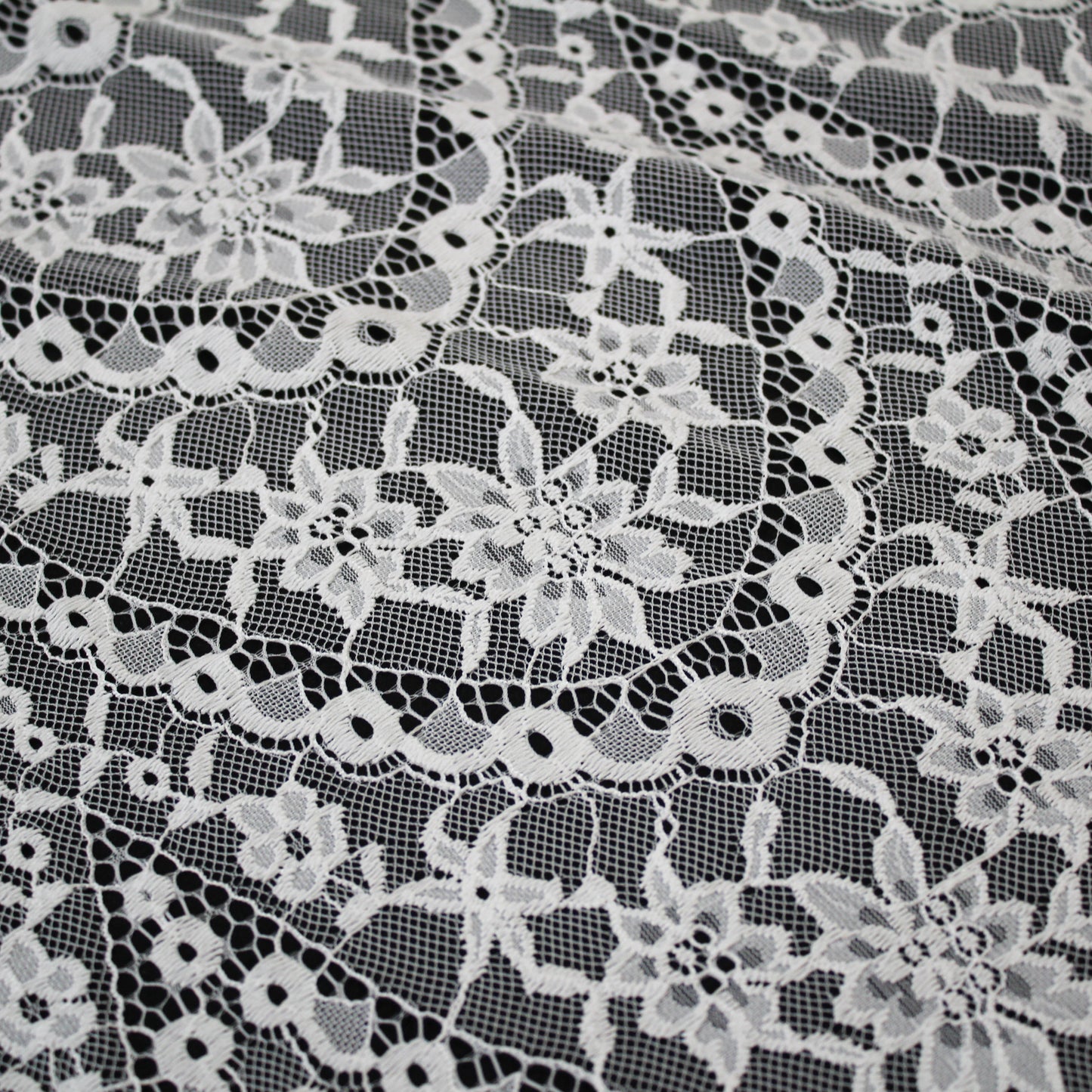 Pizzo Chantilly Filet | Motivo Geometrico ad Archi e Fiori | Doppio Smerlo | H 150 cm | FW3755
