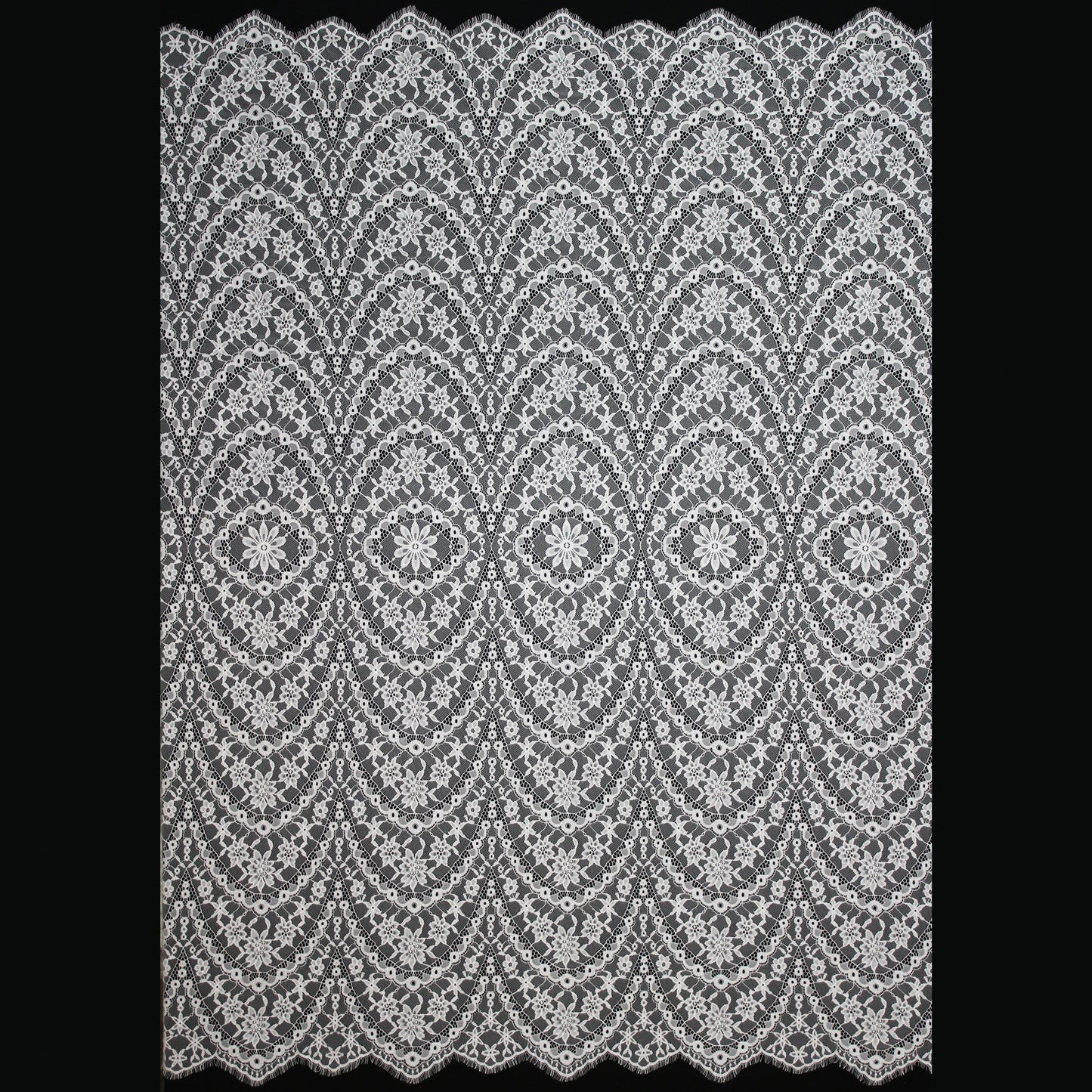 Pizzo Chantilly Filet | Motivo Geometrico ad Archi e Fiori | Doppio Smerlo | H 150 cm | FW3755