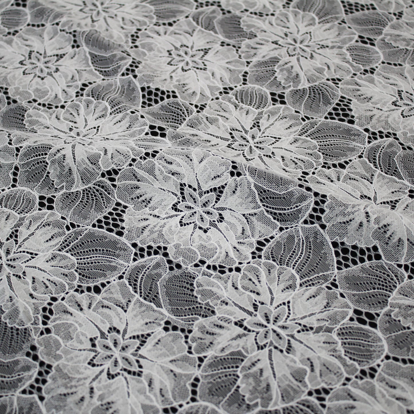 Pizzo Chantilly | Fiori Grandi a Campo | Doppio Smerlo | H 140 cm | FW3694