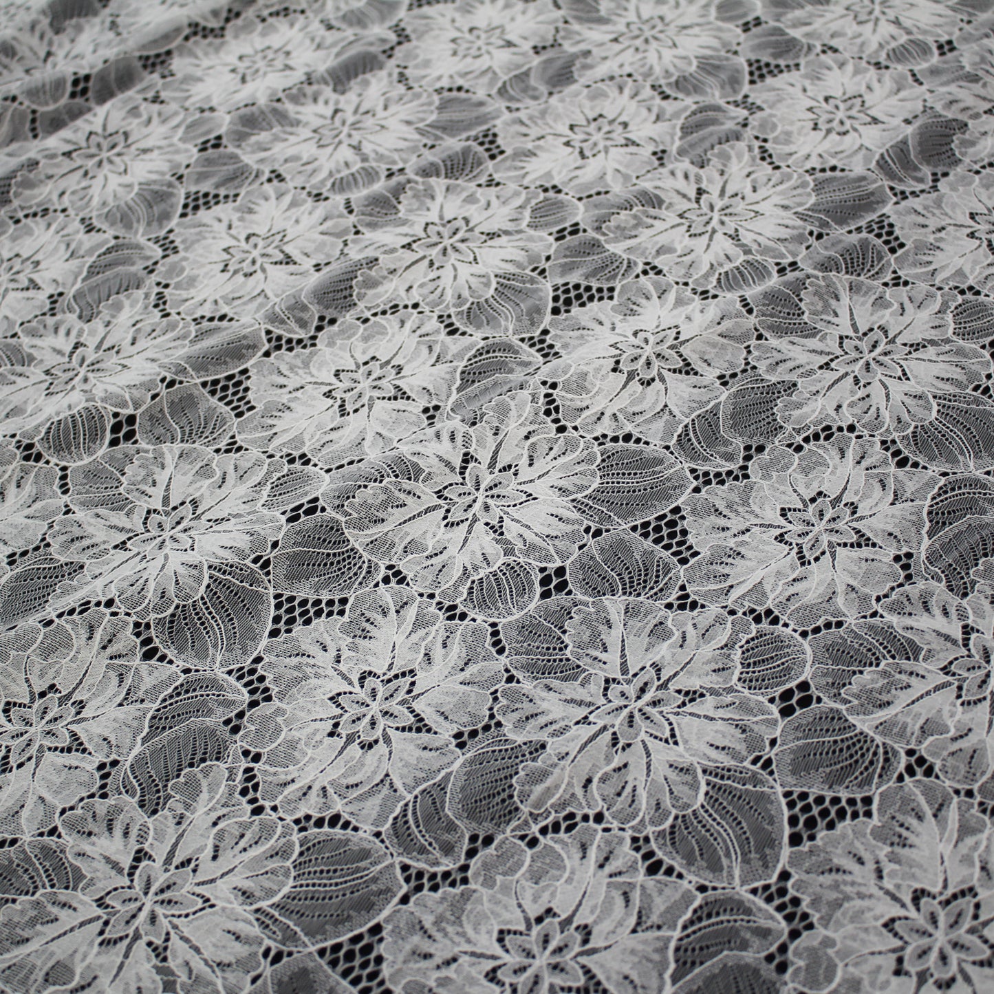 Pizzo Chantilly | Fiori Grandi a Campo | Doppio Smerlo | H 140 cm | FW3694
