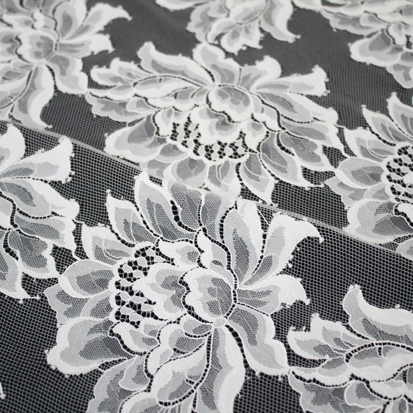 Chantilly Lace | Large Floral Motifs | Double Scalloped Edge | H 150 cm | FW4279