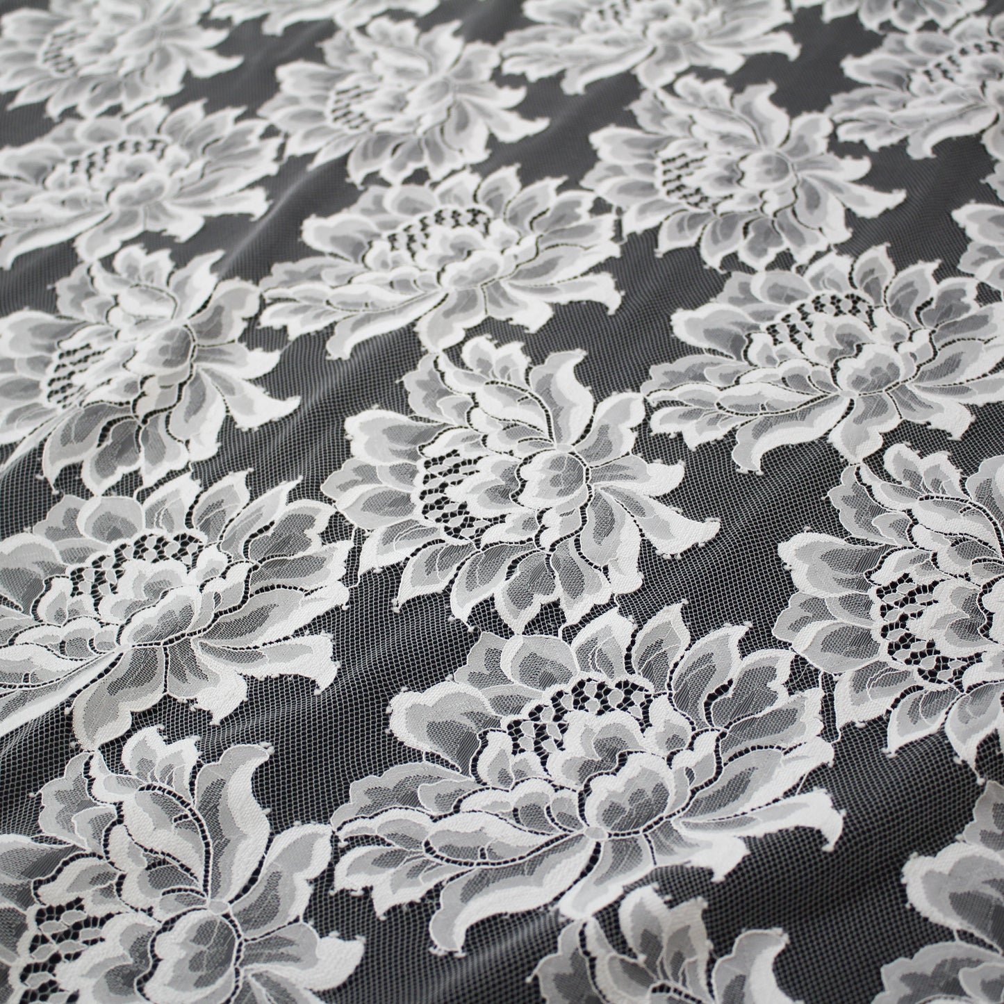 Chantilly Lace | Large Floral Motifs | Double Scalloped Edge | H 150 cm | FW4279
