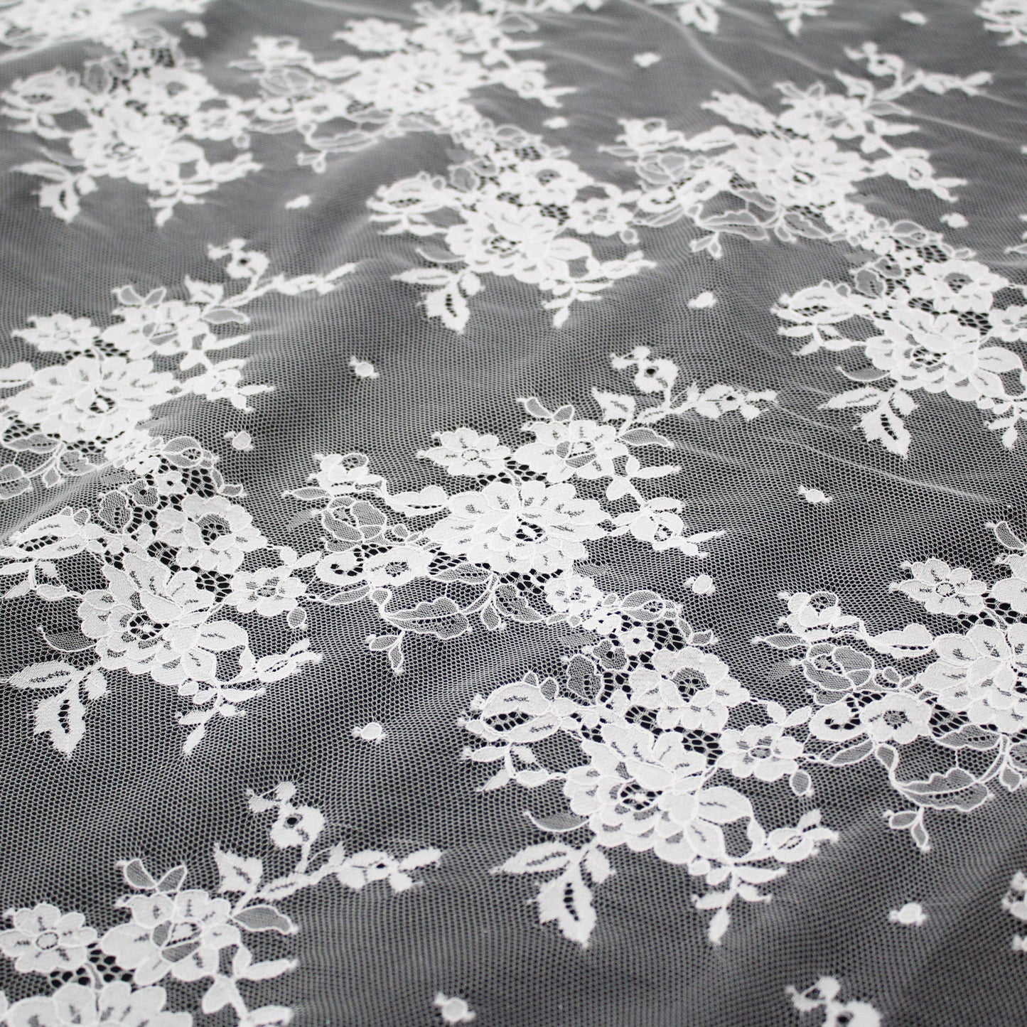 Pizzo Chantilly | Fiori Piccoli a Zig Zag Orizzontale | Doppio Smerlo | H 140 cm | FW586