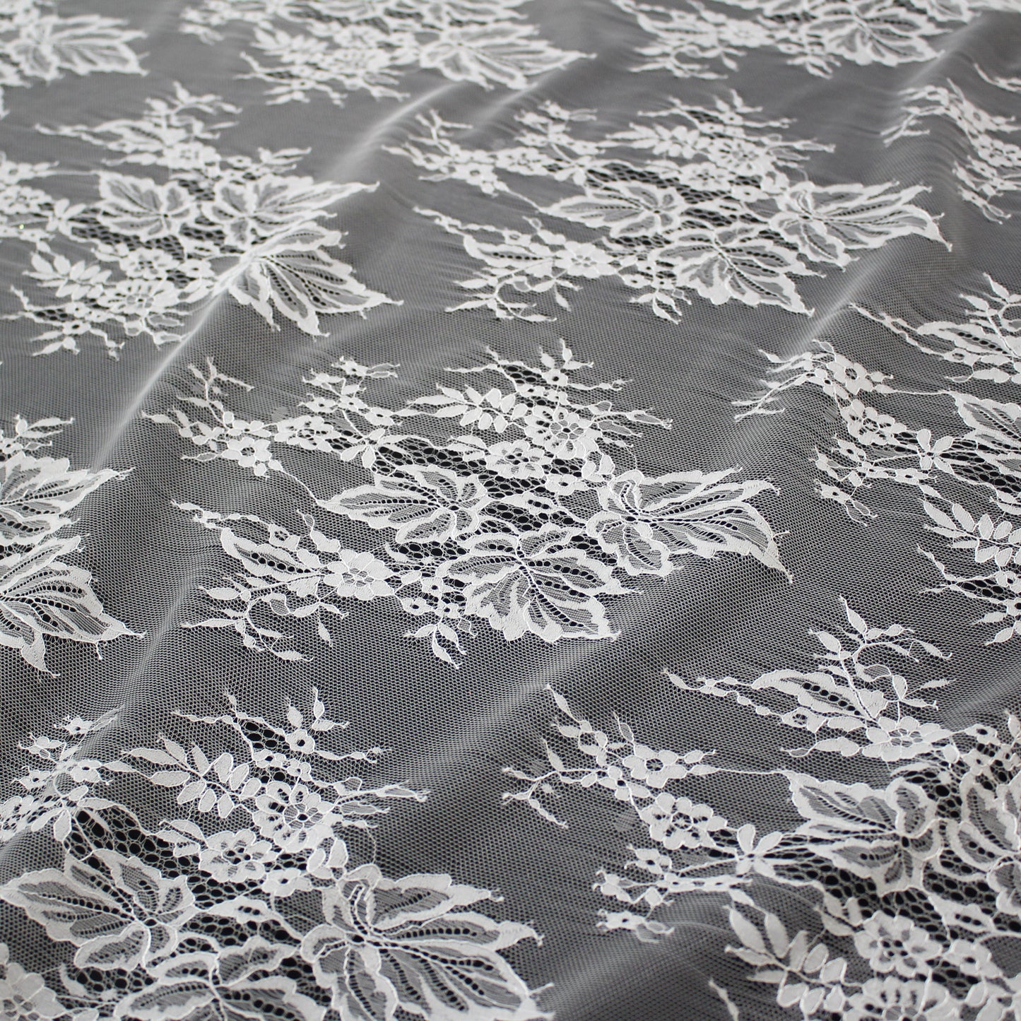 Pizzo Chantilly | Foglie e Fiori a Campo Pieno | Senza Bordo | H 140 cm | FW2609
