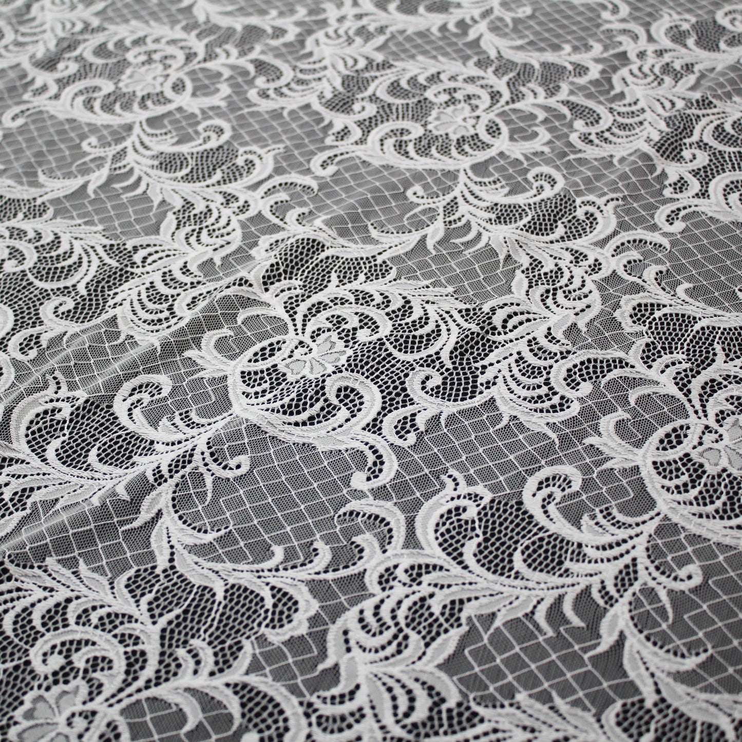 Pizzo Chantilly | Intreccio di Foglie e Ricamo Effetto Rete | Doppio Smerlo | H 140 cm | FW3507