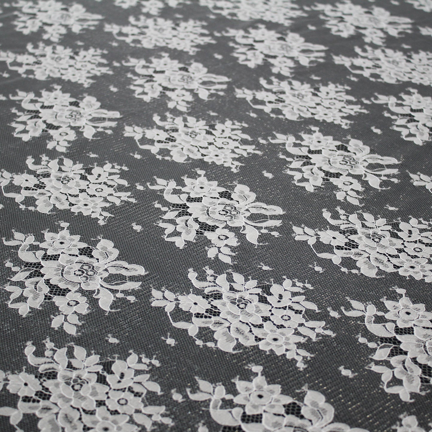 Pizzo Chantilly Lurex | Mazzi di Fiori Sparsi | Doppio Bordo Floreale Alto | H 150 cm | FW3884