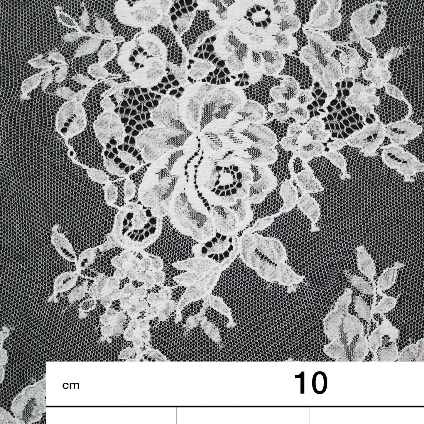 Pizzo Chantilly | Mazzi di Fiori a Campo Pieno | Doppio Bordo Basso | H 140 cm | FW633