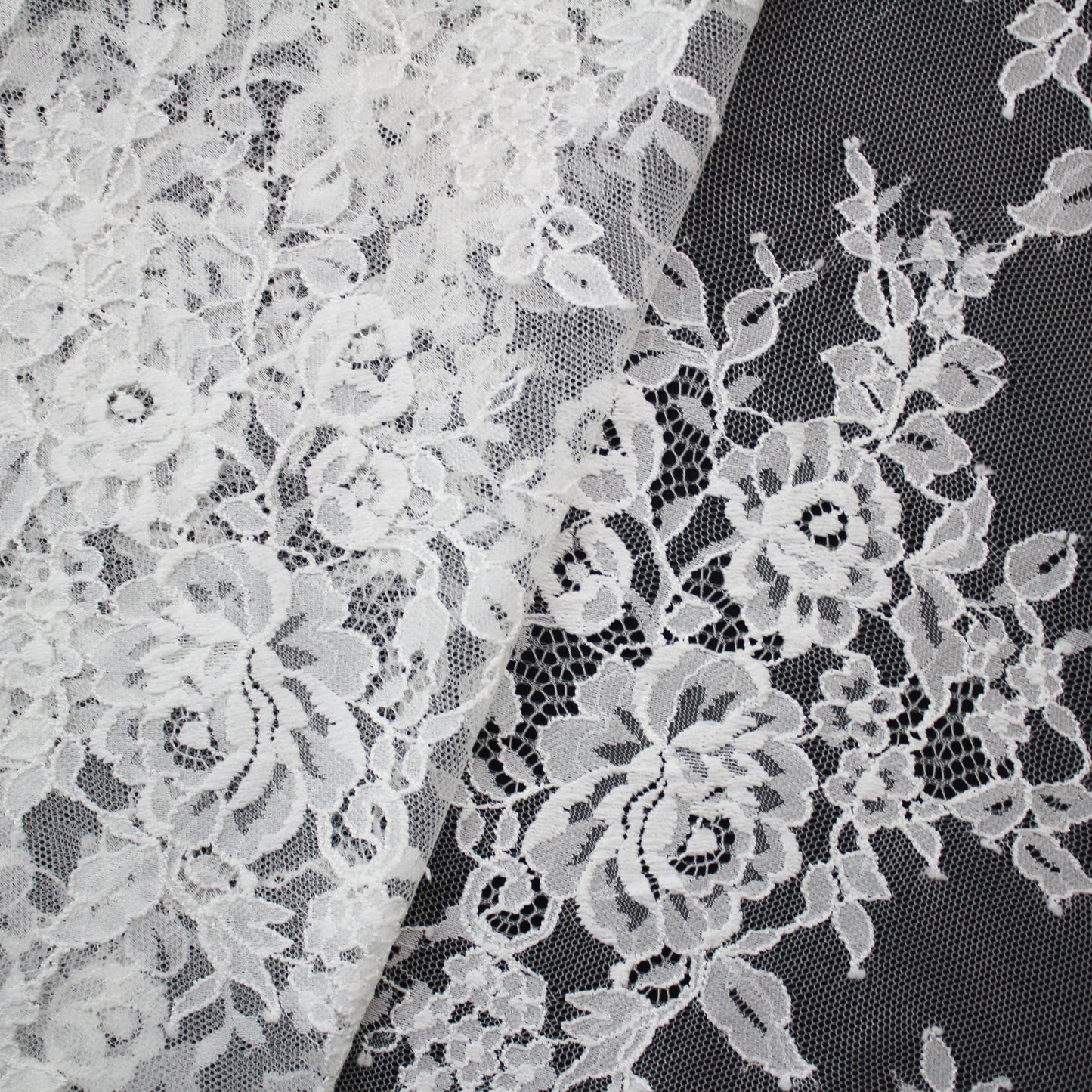 Pizzo Chantilly | Mazzi di Fiori a Campo Pieno | Doppio Bordo Basso | H 140 cm | FW633