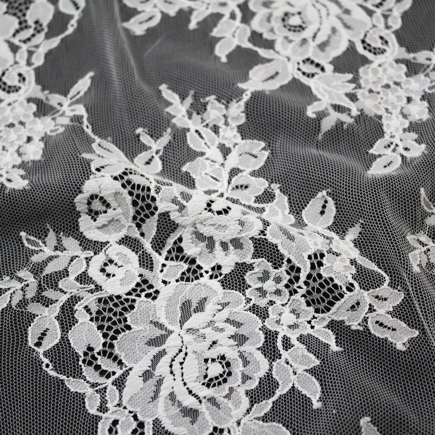 Pizzo Chantilly | Mazzi di Fiori a Campo Pieno | Doppio Bordo Basso | H 140 cm | FW633