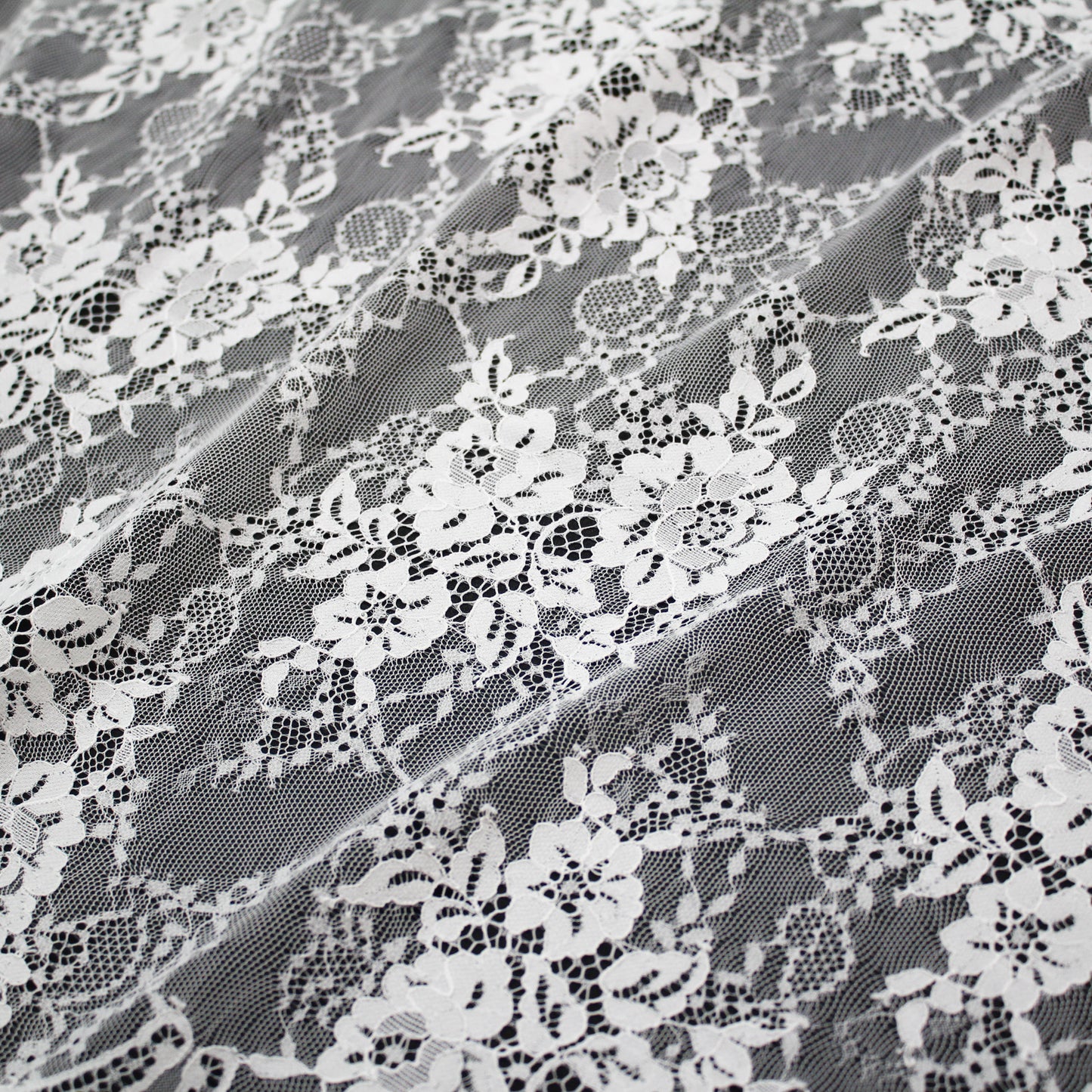 Pizzo Chantilly | Mazzi di Fiori a Campo Pieno | Doppio Bordo Basso | H 150 cm | FW1952