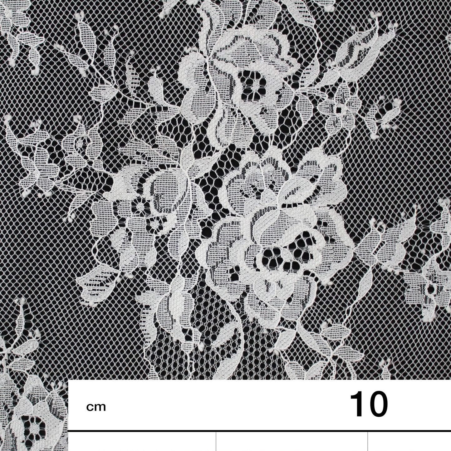 Chantilly Lace | Scattered Flower Bouquets | Double Low Floral Border | H 150 cm | FW4277