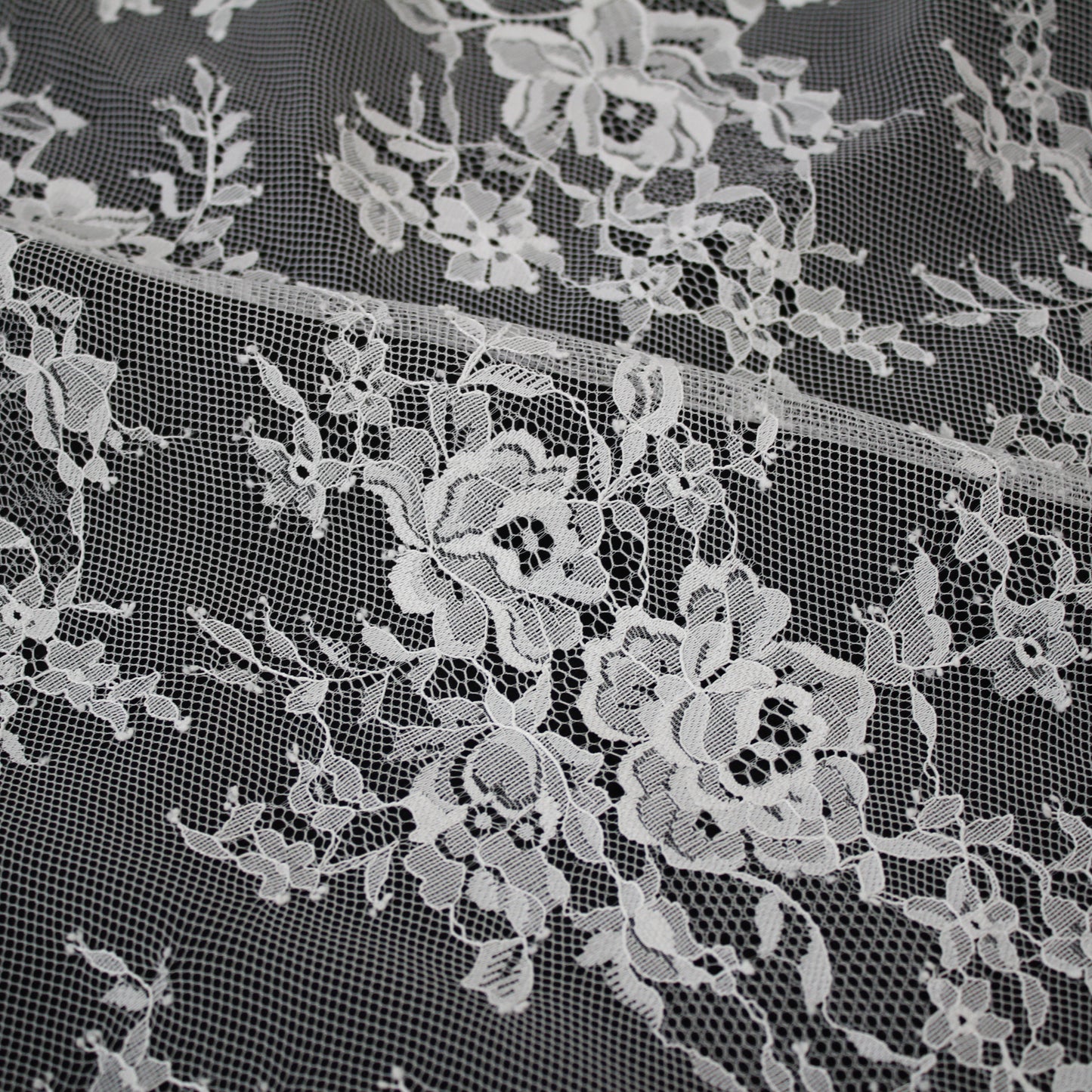 Chantilly Lace | Scattered Flower Bouquets | Double Low Floral Border | H 150 cm | FW4277